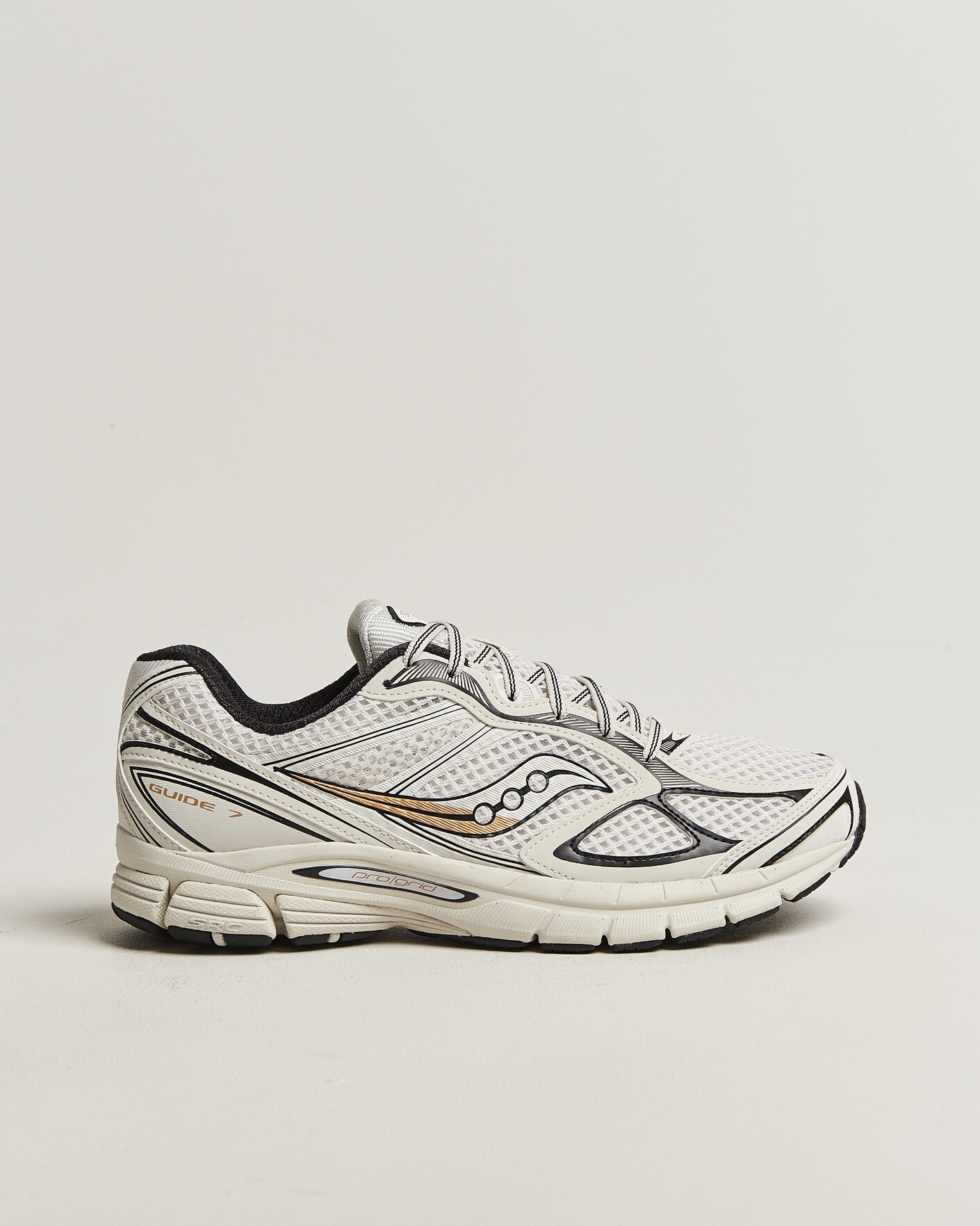 Herre | Sneakers | Saucony | Guide 7 Running Sneaker Onyx/Gold