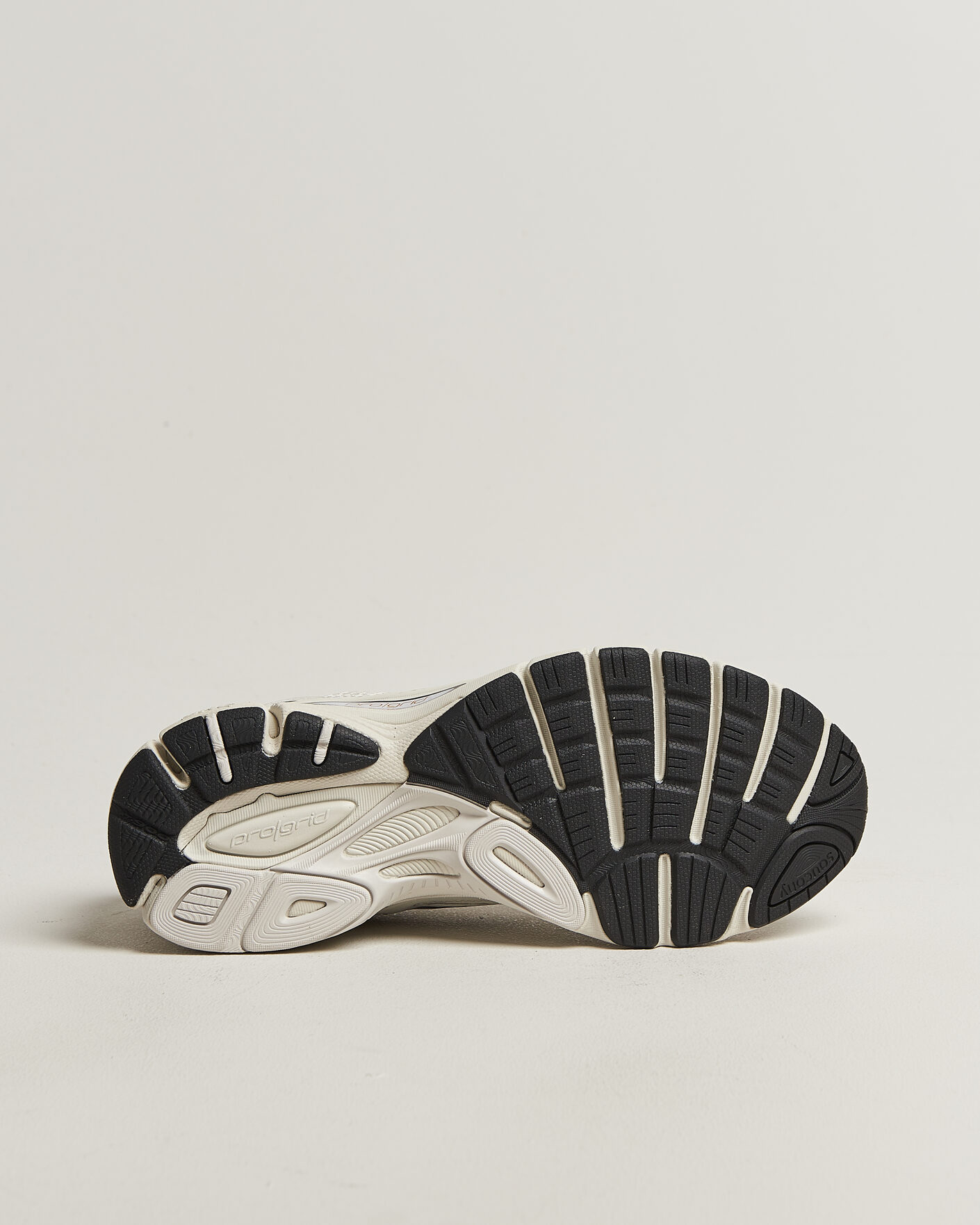 Herre | Sneakers | Saucony | Guide 7 Running Sneaker Onyx/Gold