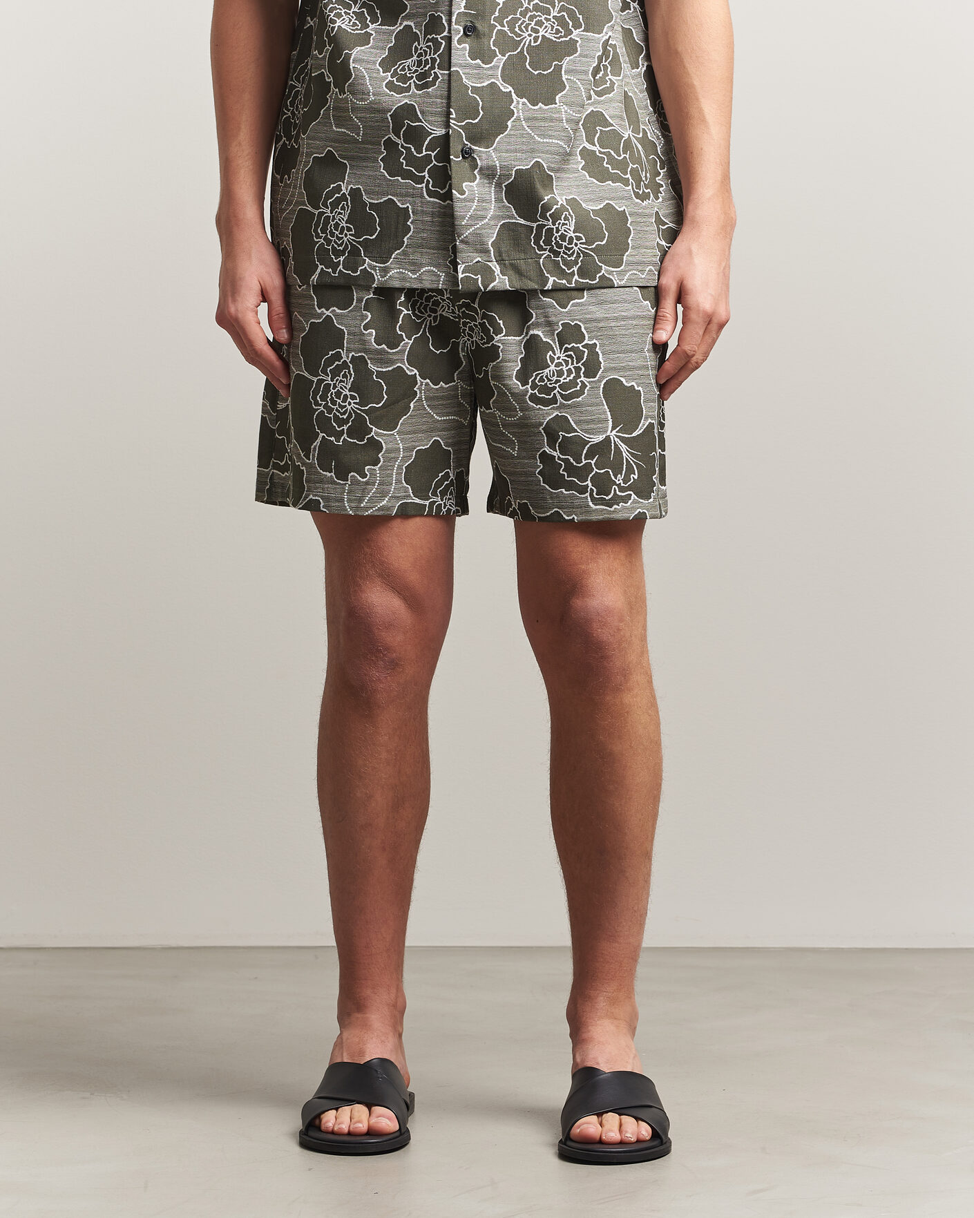 Herre | Shorts | LES DEUX | Charlie Poppy AOP Shorts Olive Night