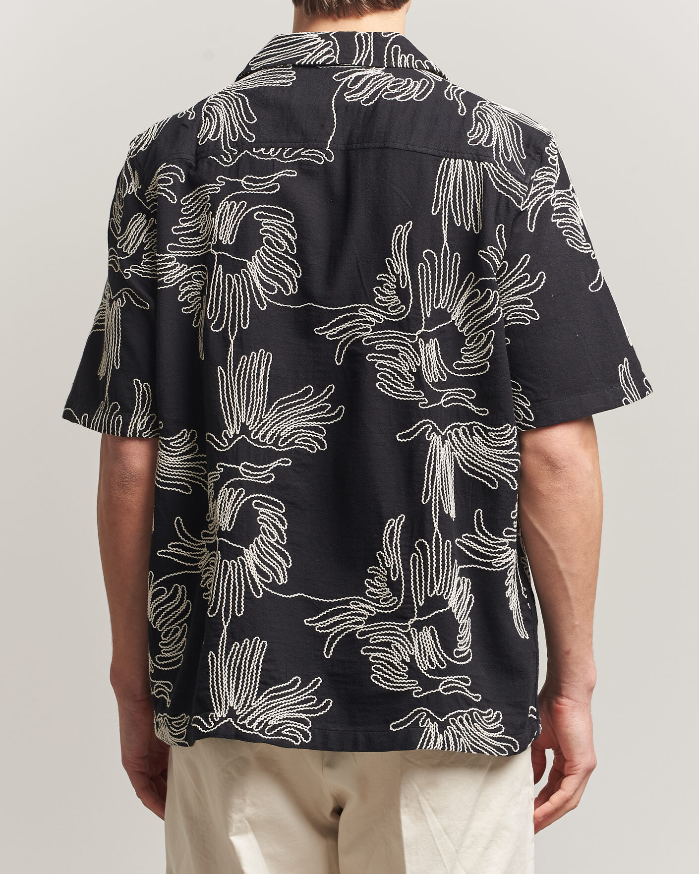 Herre | Skjorter | LES DEUX | Liam AOE Flower Short Sleeve Shirt Black