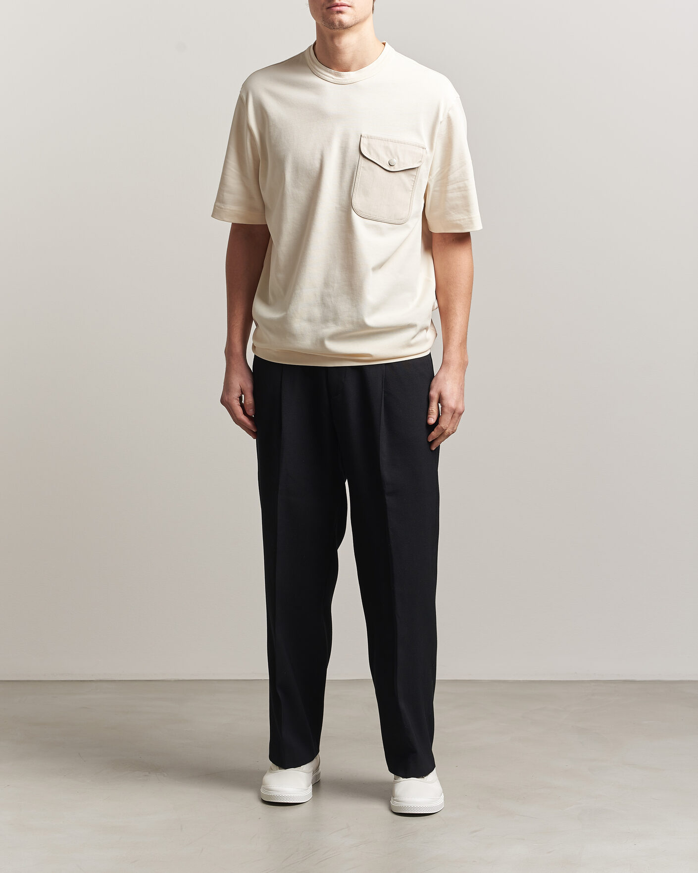 Herre | T-Shirts | Moncler | Oversize Pocket T-Shirt Off White