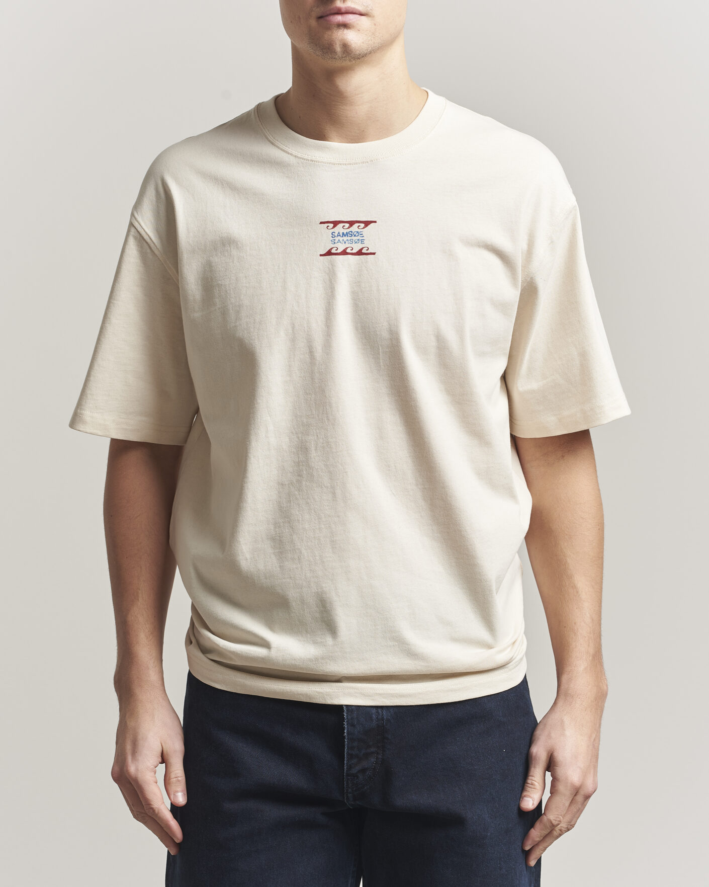 Herre | T-Shirts | Samsøe Samsøe | Gergei Printed Crew Neck T-Shirt Neutral