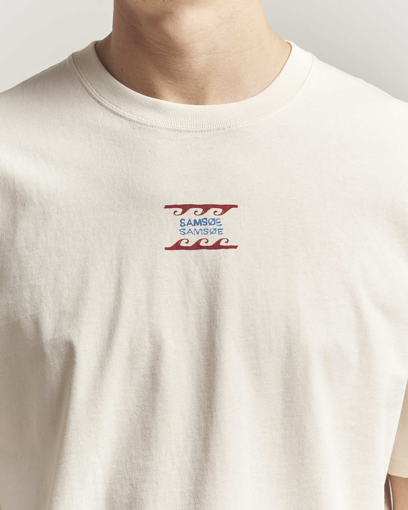 Herre | T-Shirts | Samsøe Samsøe | Gergei Printed Crew Neck T-Shirt Neutral