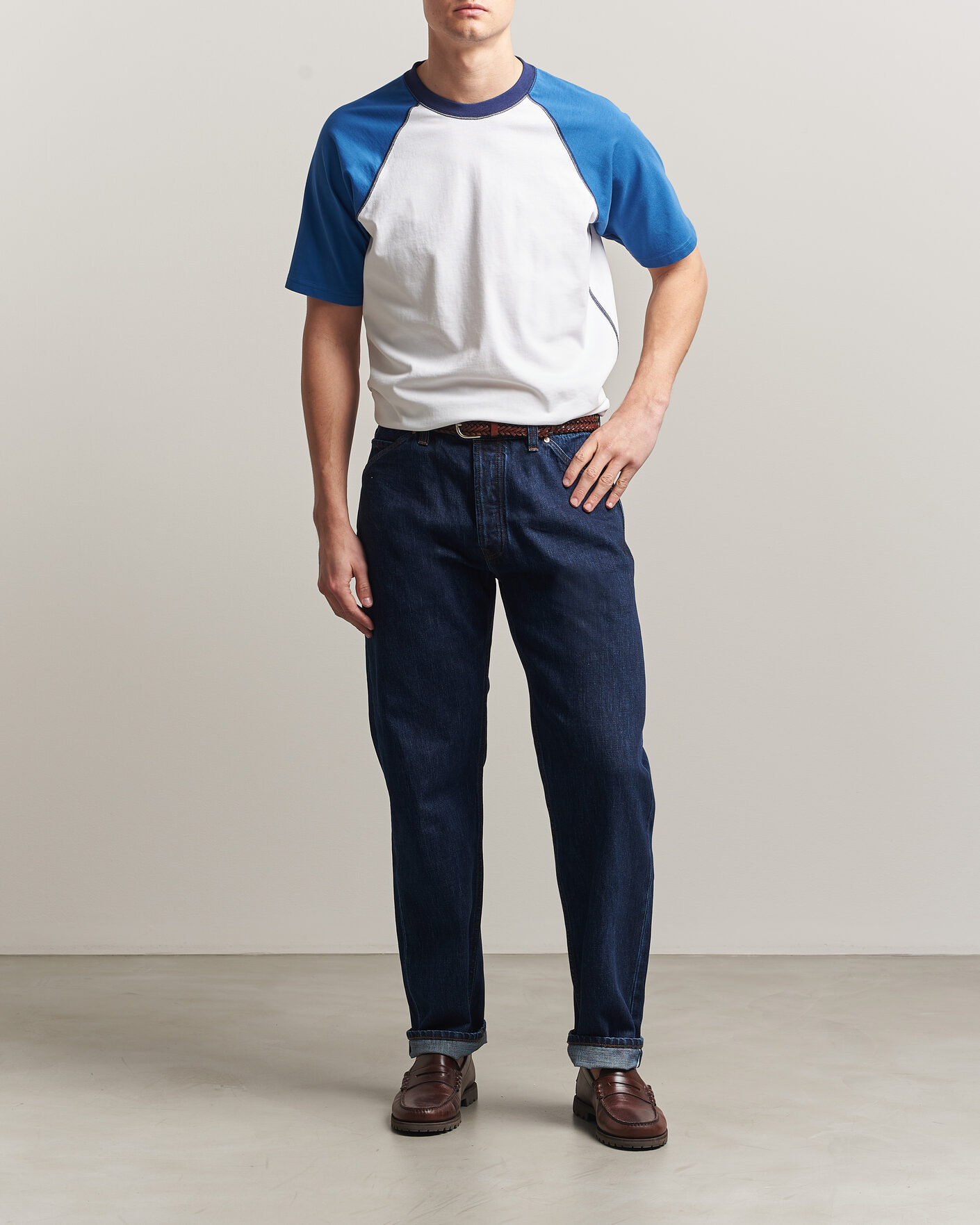 Herre | T-Shirts | Drake's | Two Tone Raglan T-Shirt White/Blue