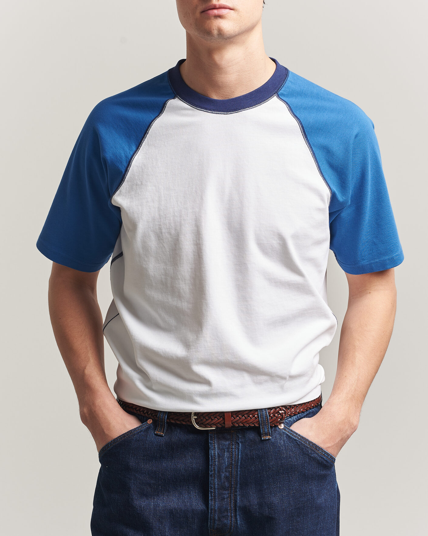 Herre | T-Shirts | Drake's | Two Tone Raglan T-Shirt White/Blue