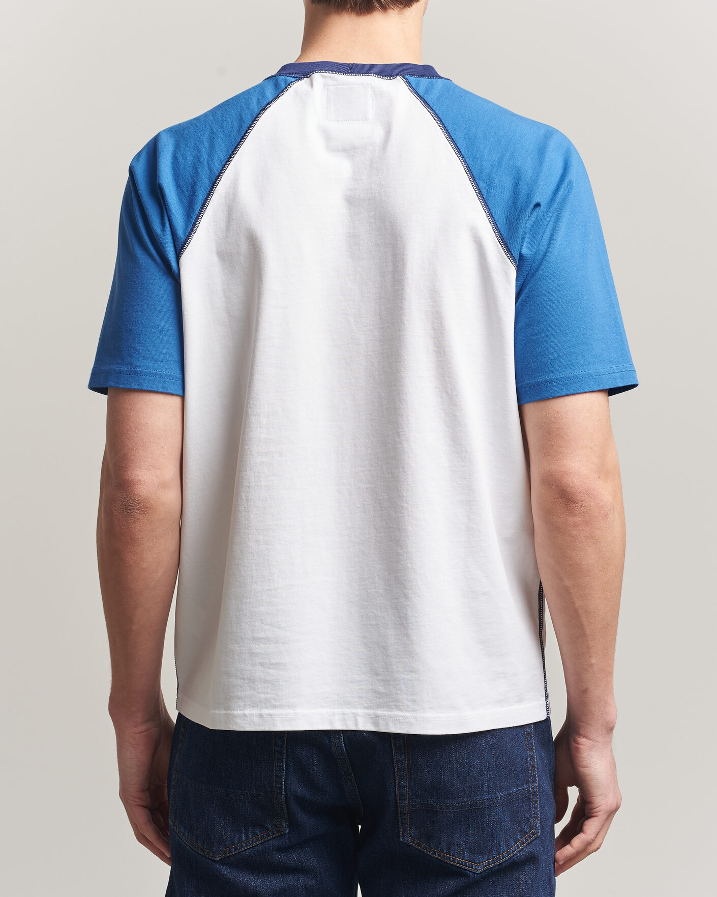 Herre | T-Shirts | Drake's | Two Tone Raglan T-Shirt White/Blue