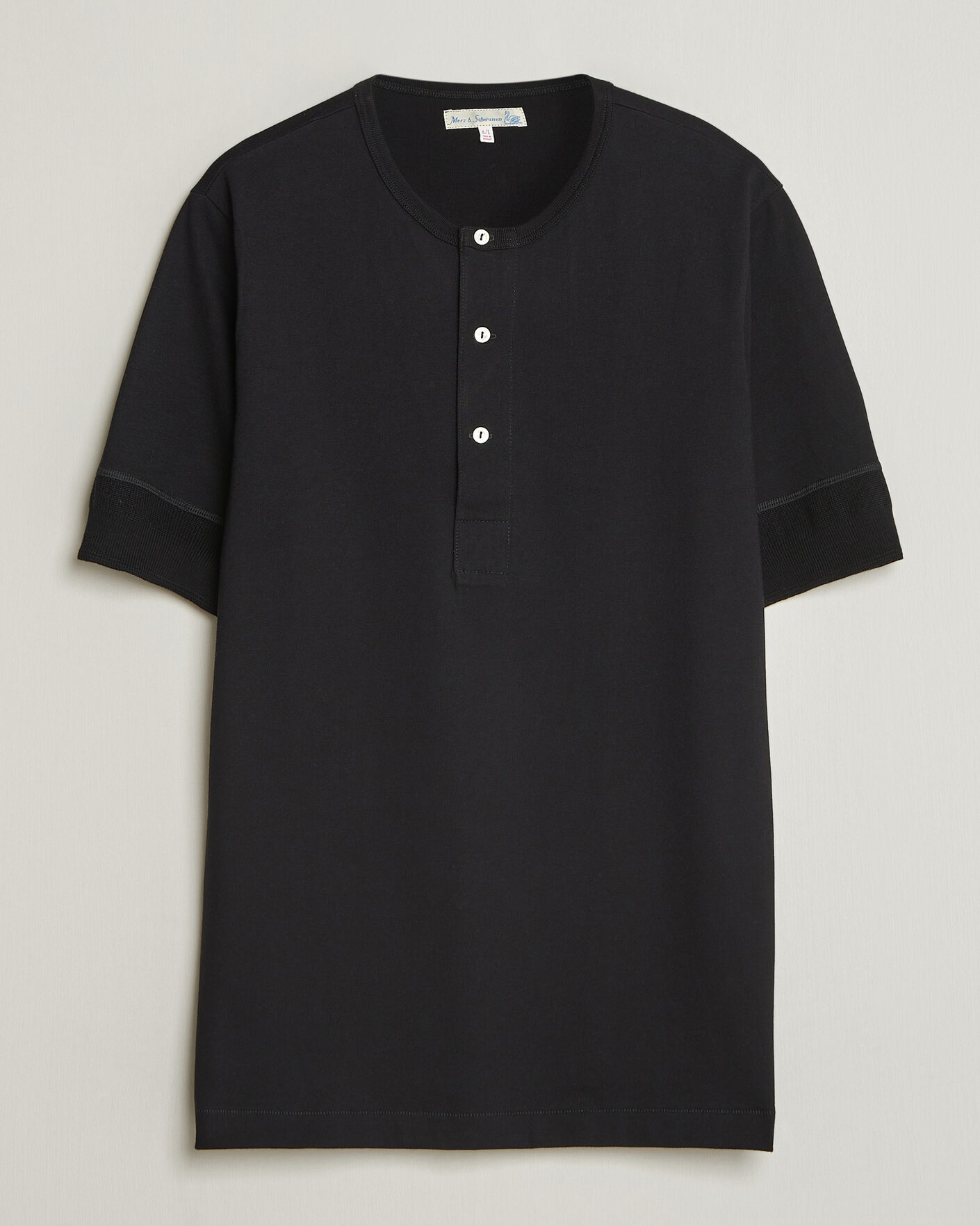 Herre | T-Shirts | Merz b. Schwanen | Classic Organic Cotton Short Sleeve Henley Black