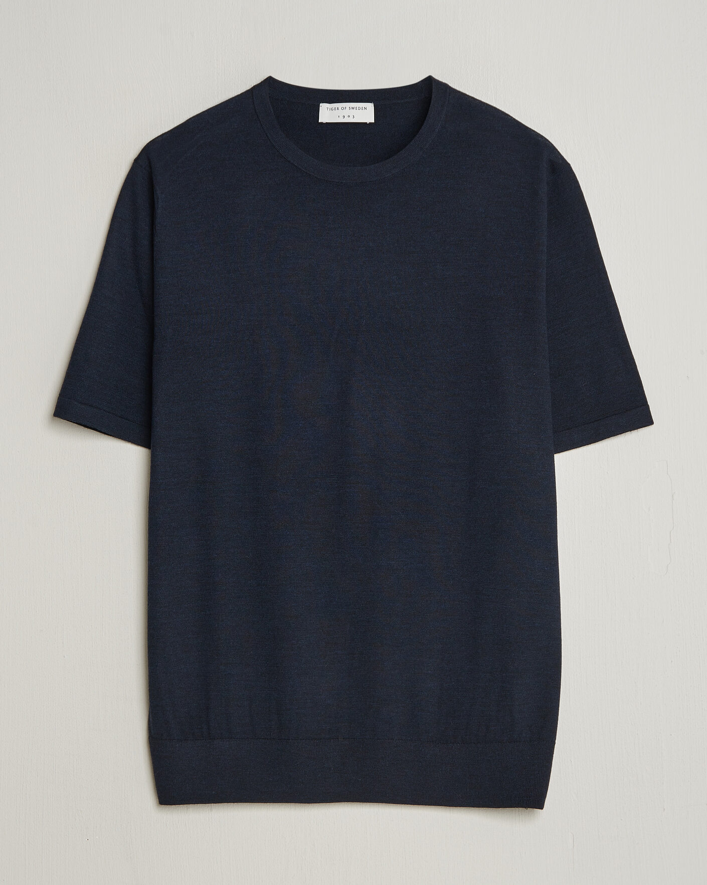 Herre | T-Shirts | Tiger of Sweden | Connor Knitted Crew Neck T-Shirt Light Ink