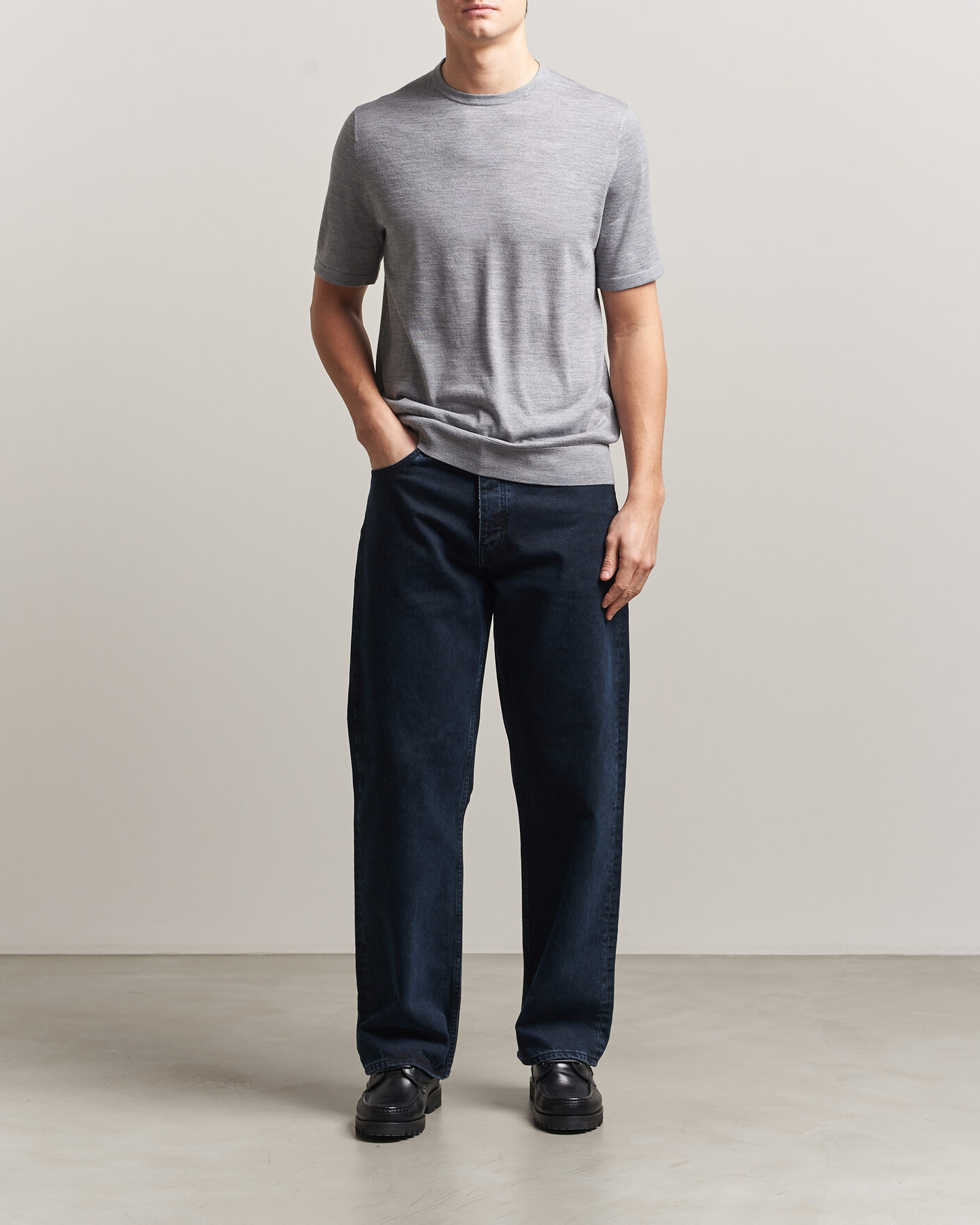 Herre | T-Shirts | Tiger of Sweden | Connor Knitted Crew Neck T-Shirt Grey Melange