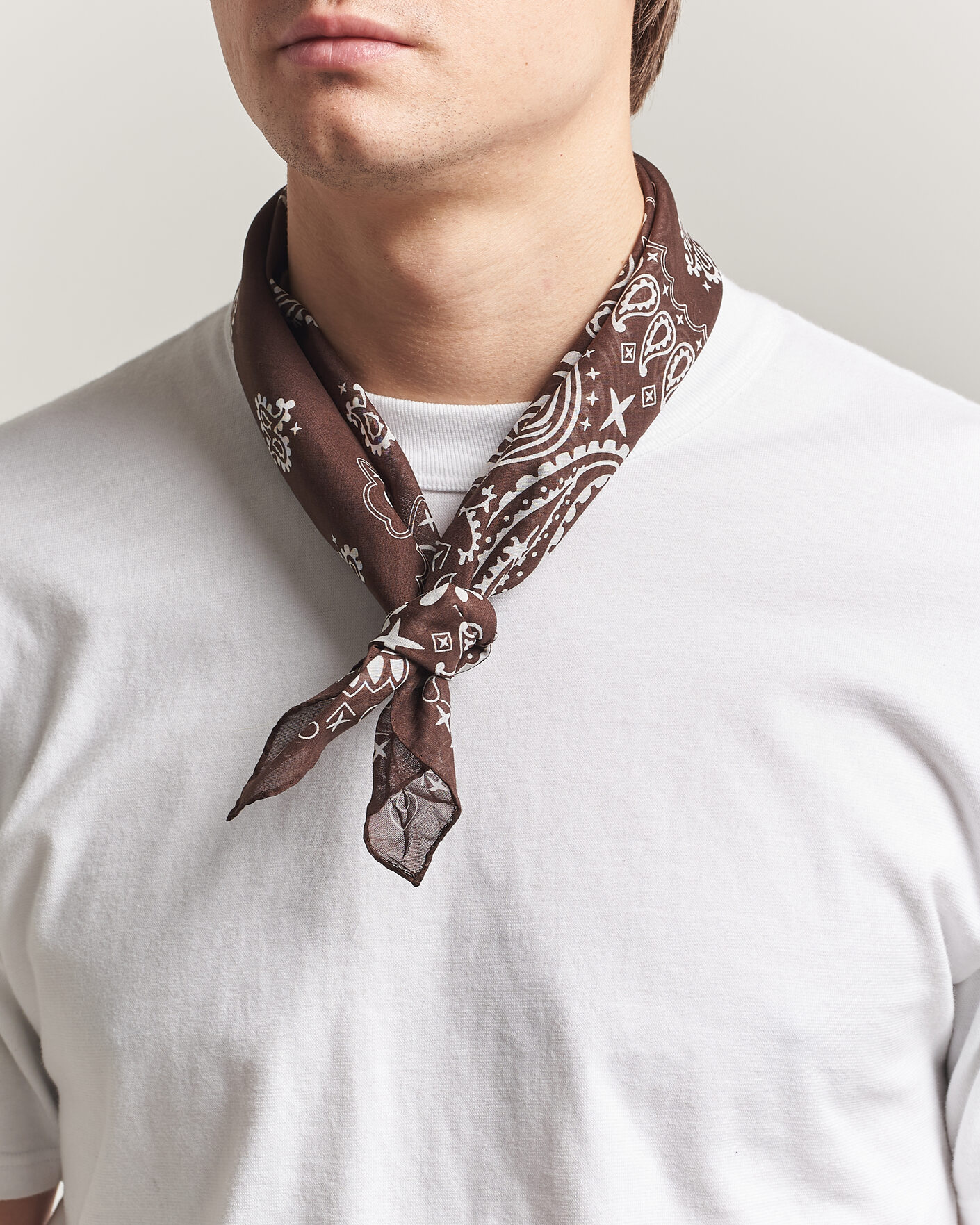 Herre | Tørklæde | Amanda Christensen | Cotton Voilé Paisley Bandana Dark Brown