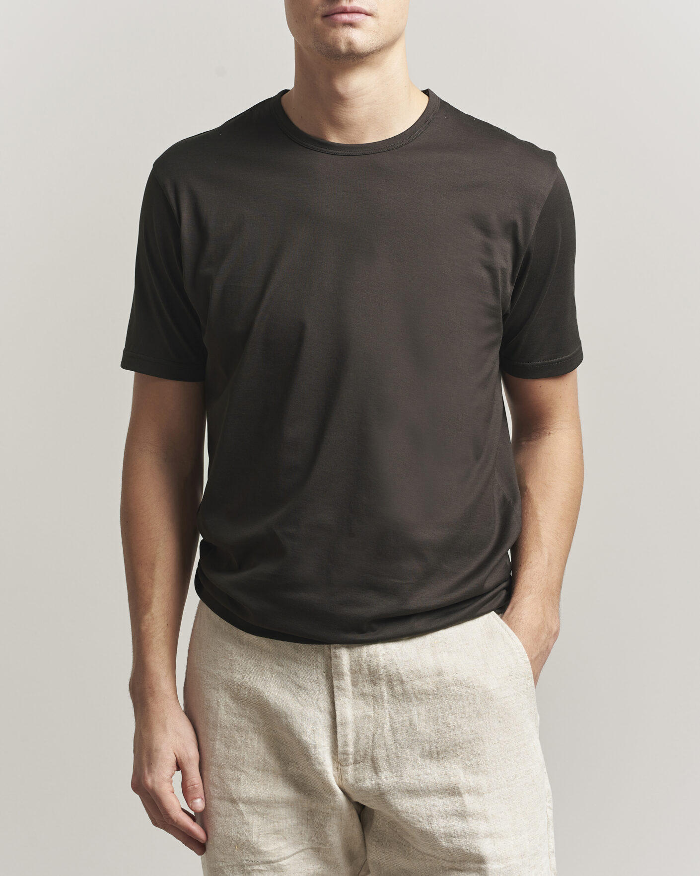 Herre | T-Shirts | Sunspel | Crew Neck Q82 Cotton T-Shirt Dark Chocolate