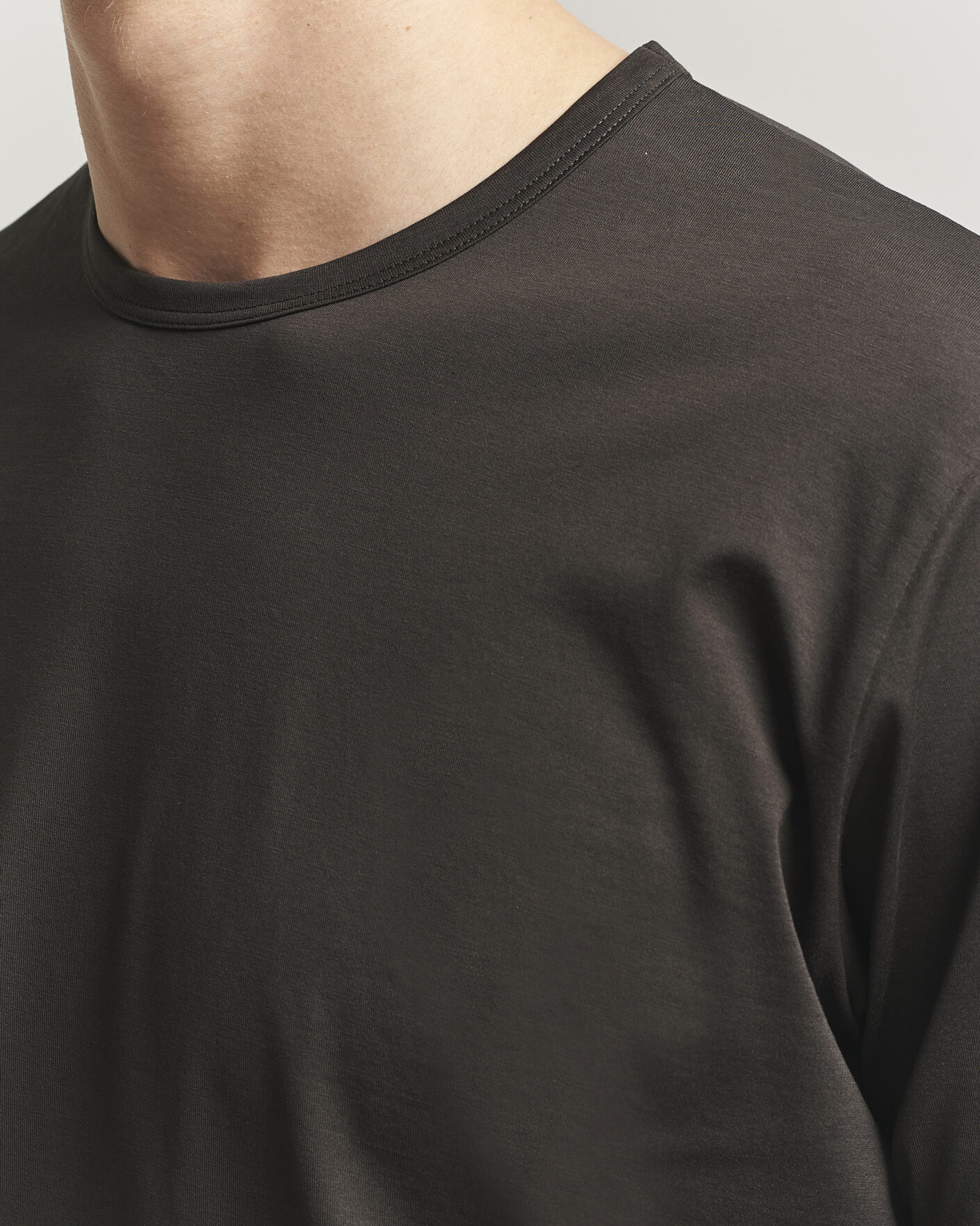 Herre | T-Shirts | Sunspel | Crew Neck Q82 Cotton T-Shirt Dark Chocolate