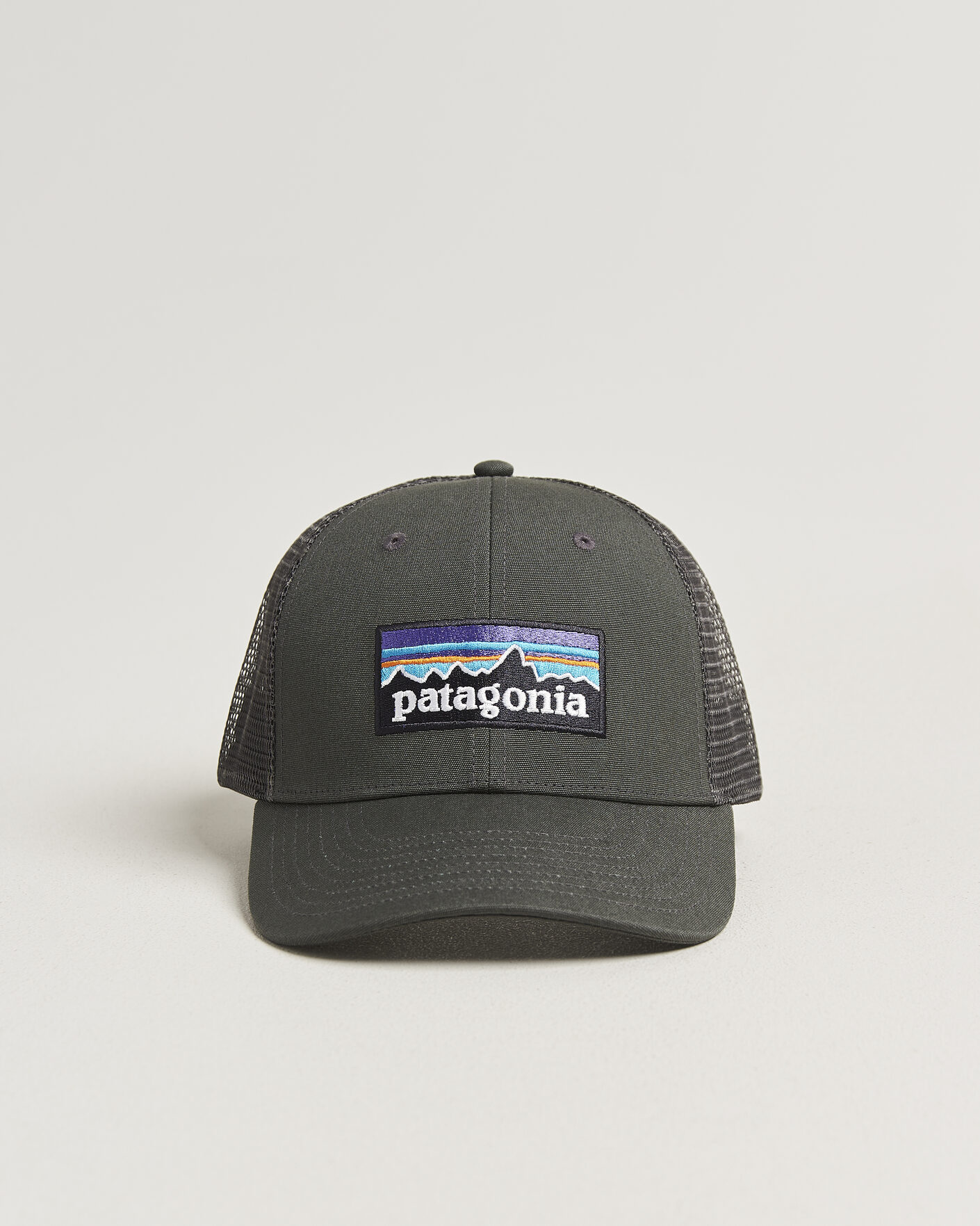 Herre | Hatte & kasketter | Patagonia | P-6 Logo LoPro Trucker Hat Forge Grey