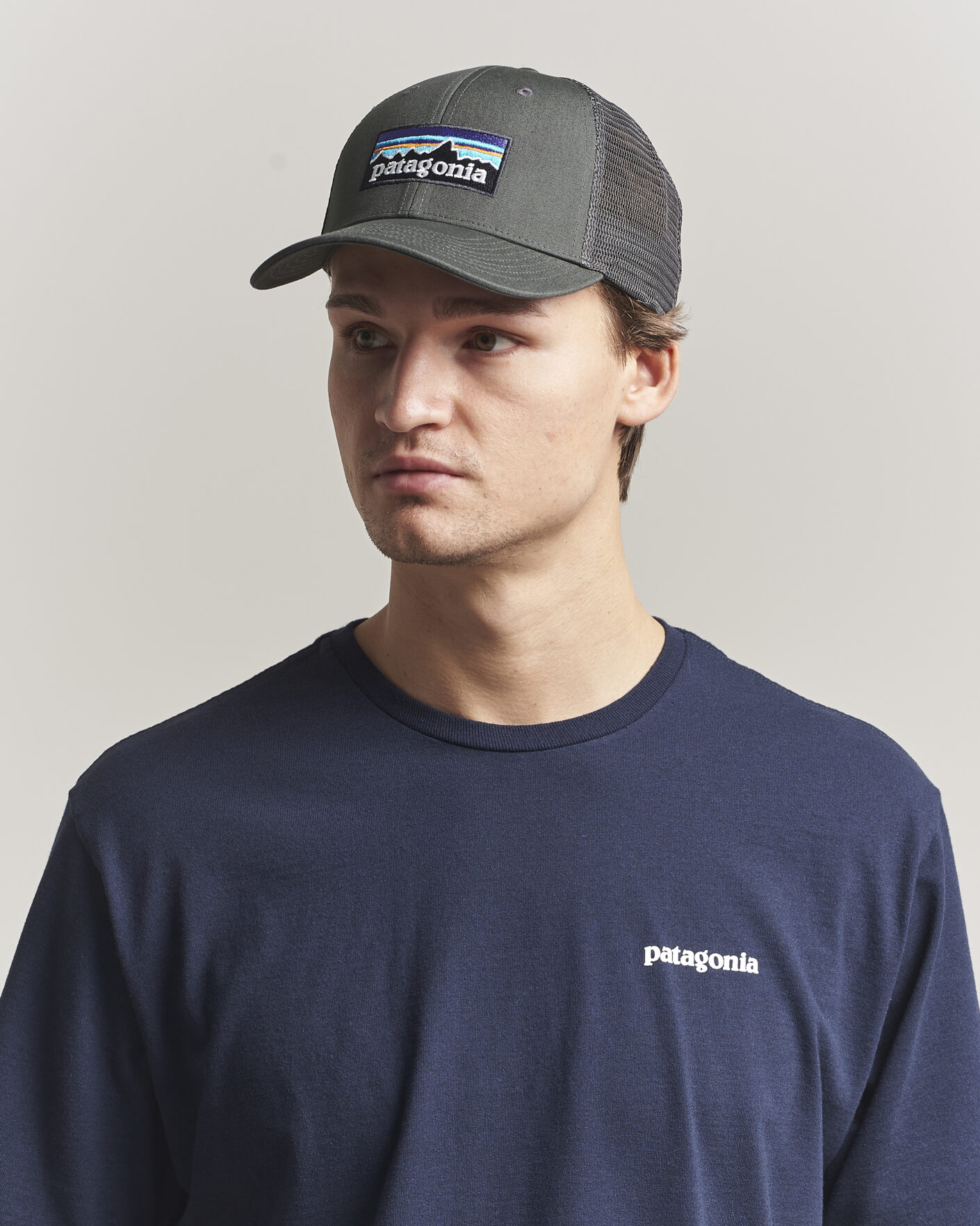 Herre | Hatte & kasketter | Patagonia | P-6 Logo LoPro Trucker Hat Forge Grey