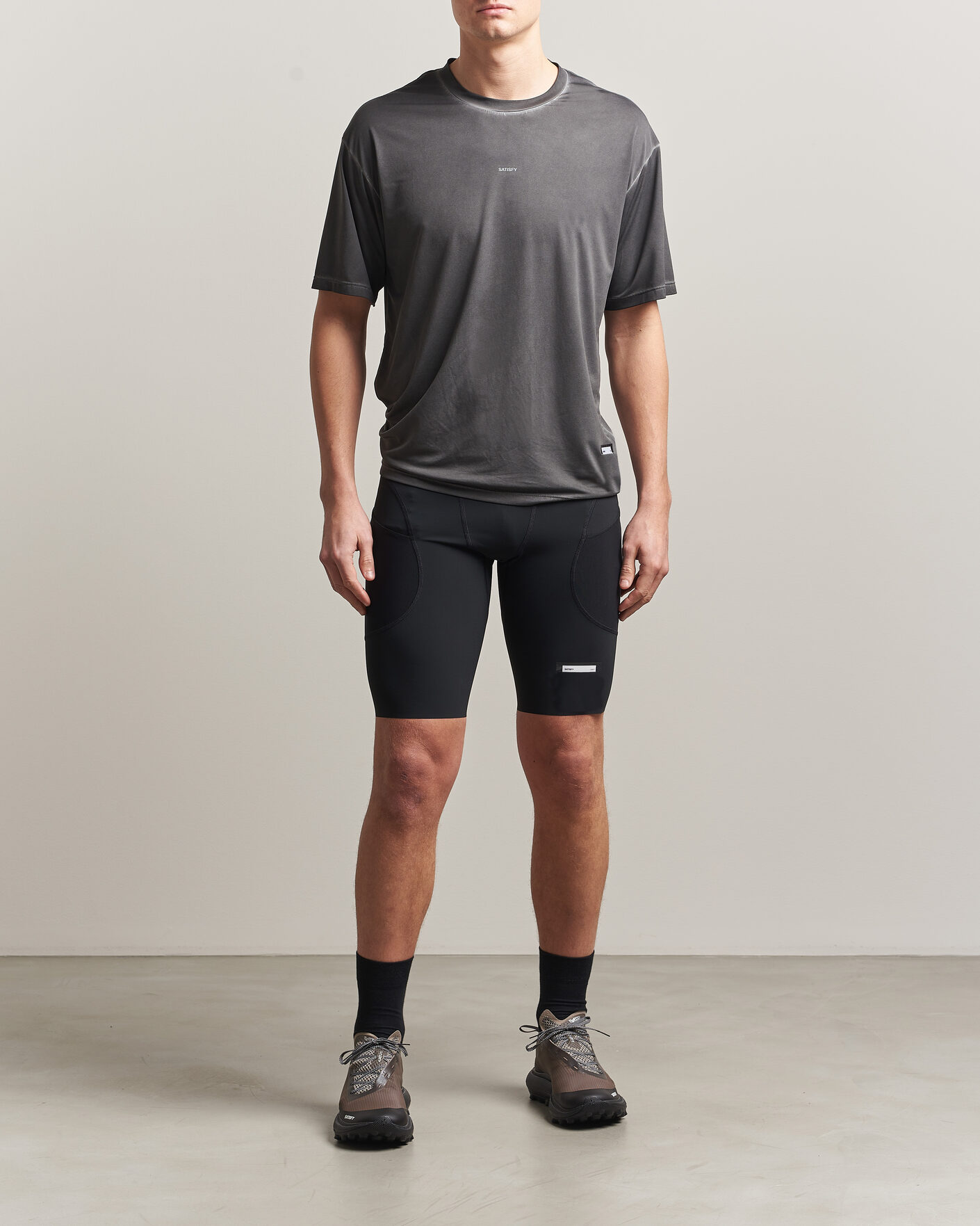 Herre | T-Shirts | Satisfy | AuraLite T-Shirt Pigment Black