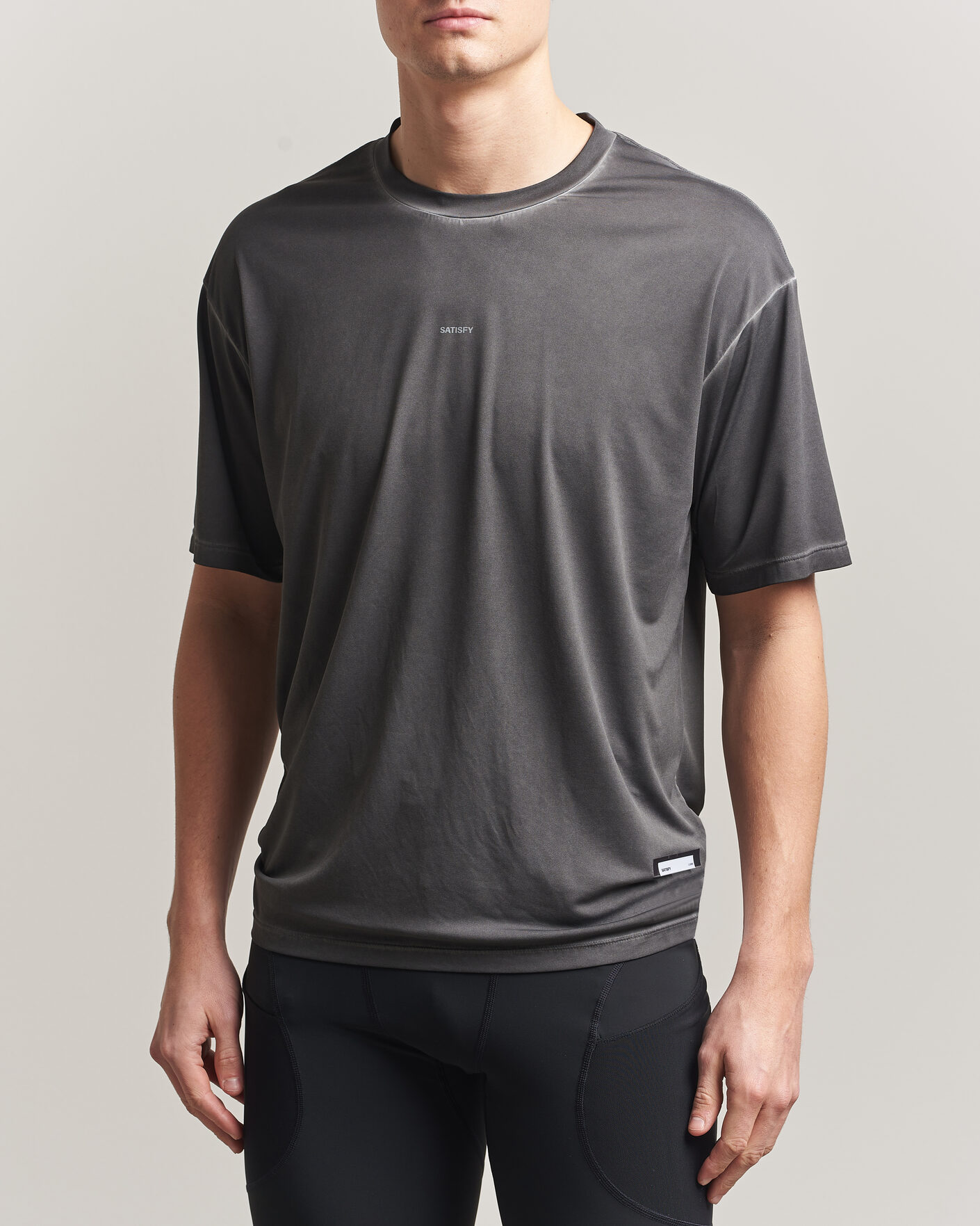 Herre | T-Shirts | Satisfy | AuraLite T-Shirt Pigment Black