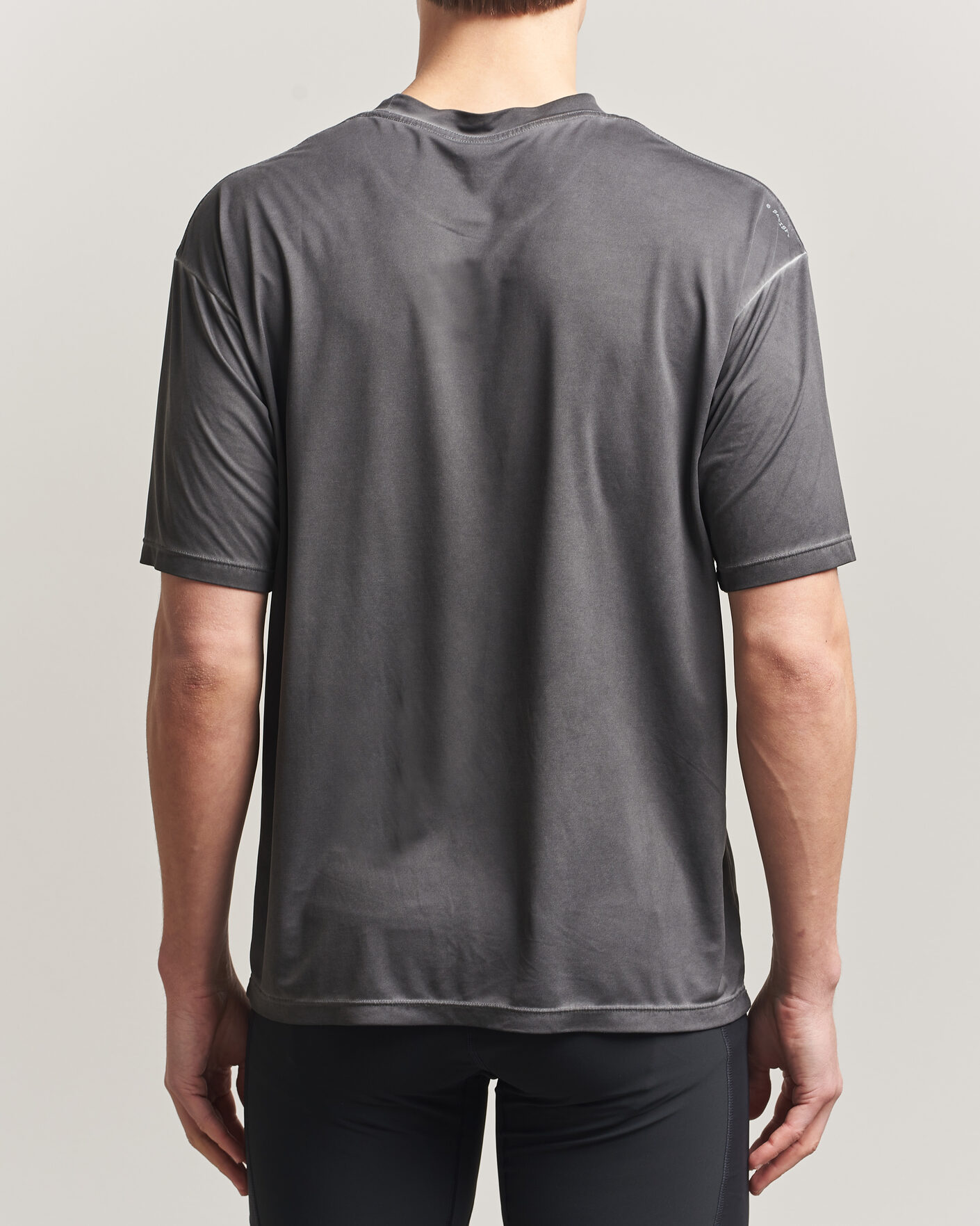 Herre | T-Shirts | Satisfy | AuraLite T-Shirt Pigment Black