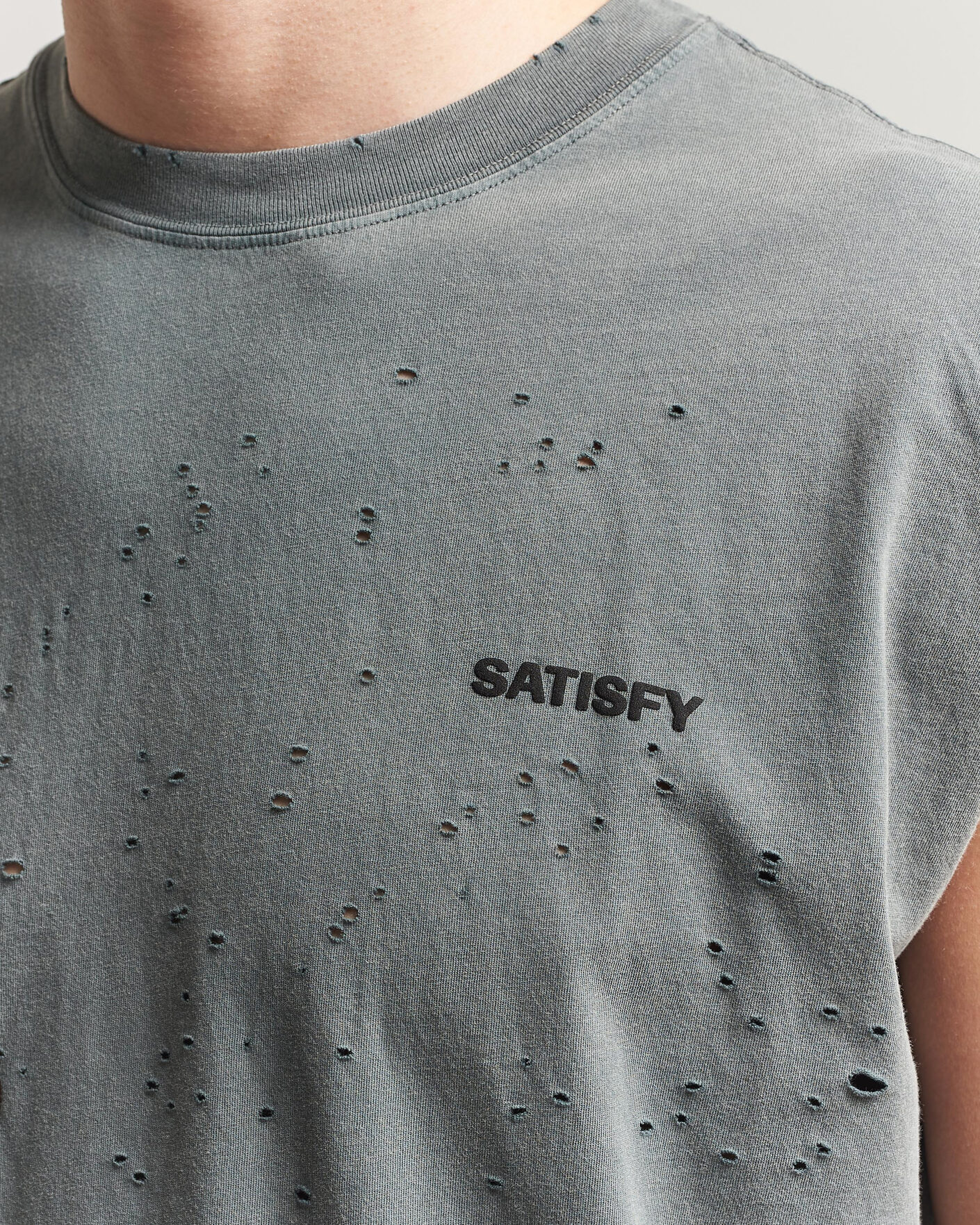 Herre | T-Shirts | Satisfy | MothTech Muscle Tee Faded Black