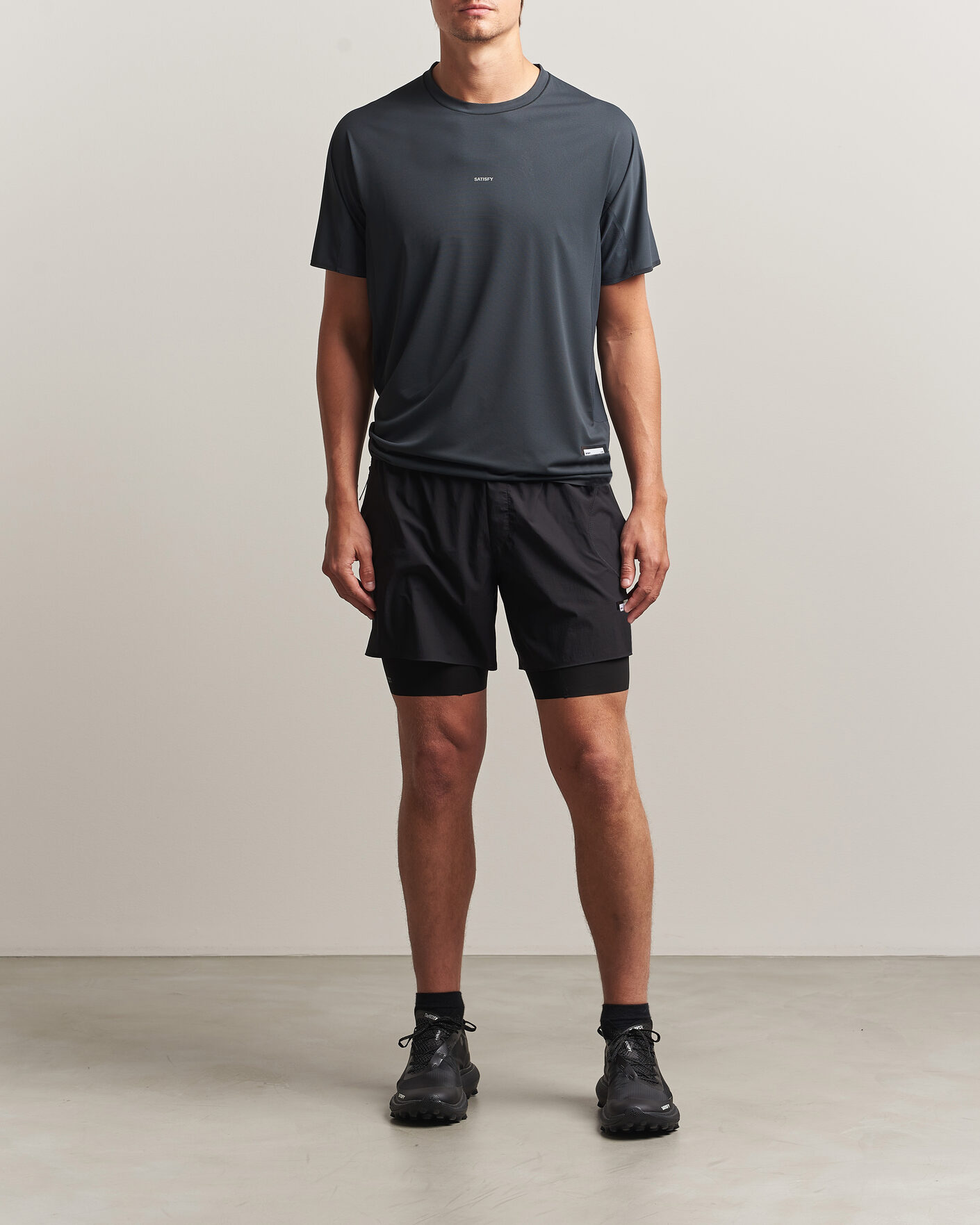 Herre | T-Shirts | Satisfy | AuraLite UV T-Shirt Black
