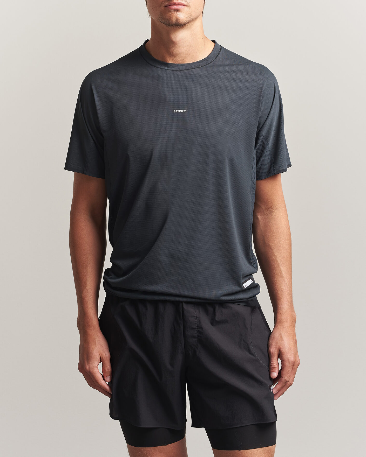 Herre | T-Shirts | Satisfy | AuraLite UV T-Shirt Black