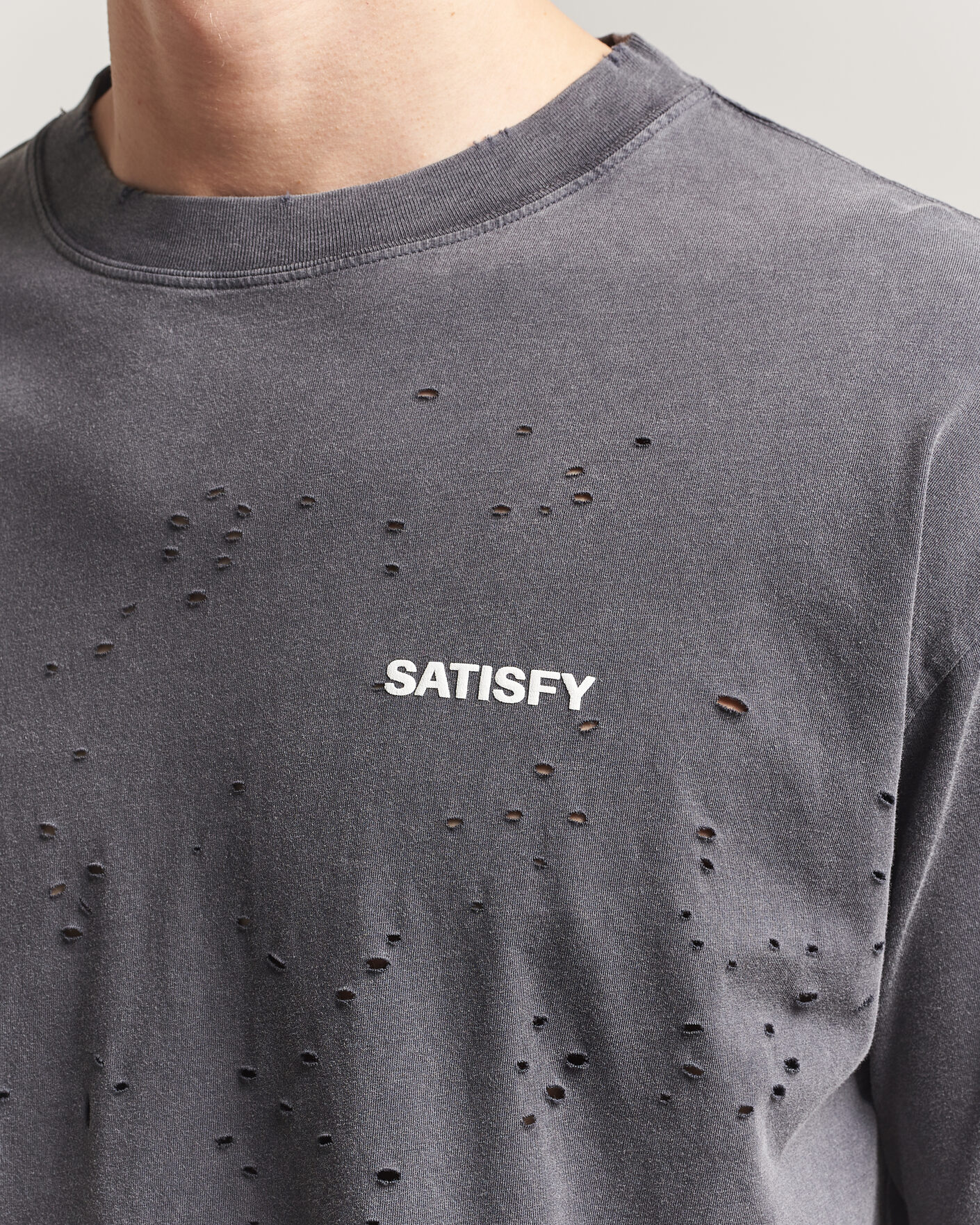 Herre | T-Shirts | Satisfy | MothTech Small Logo T-Shirt Aged Black