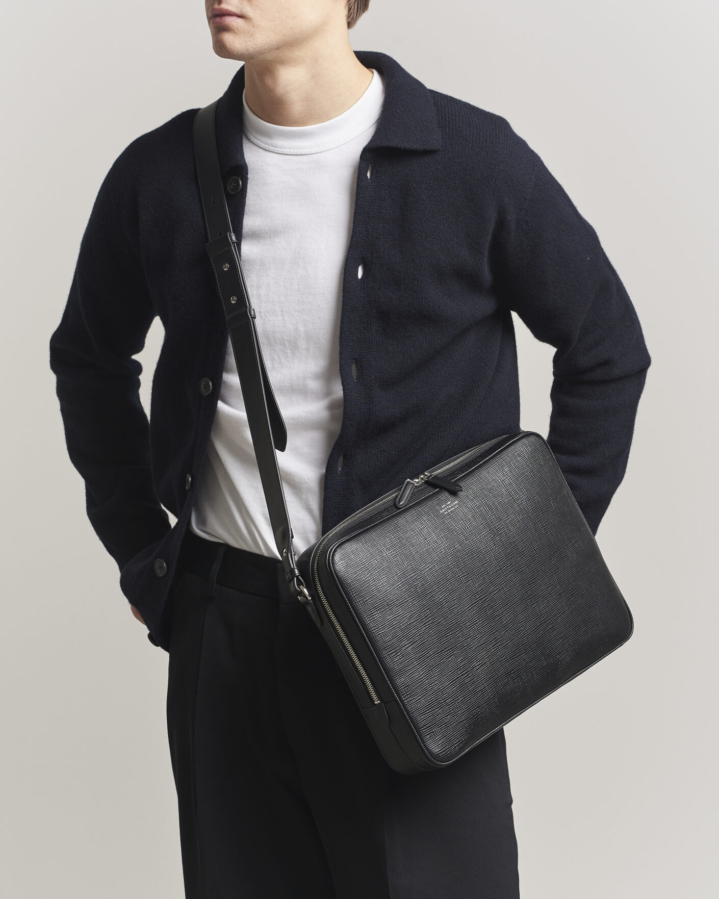 Herre | Tasker | Smythson | Panama Slim Messenger Bag Black