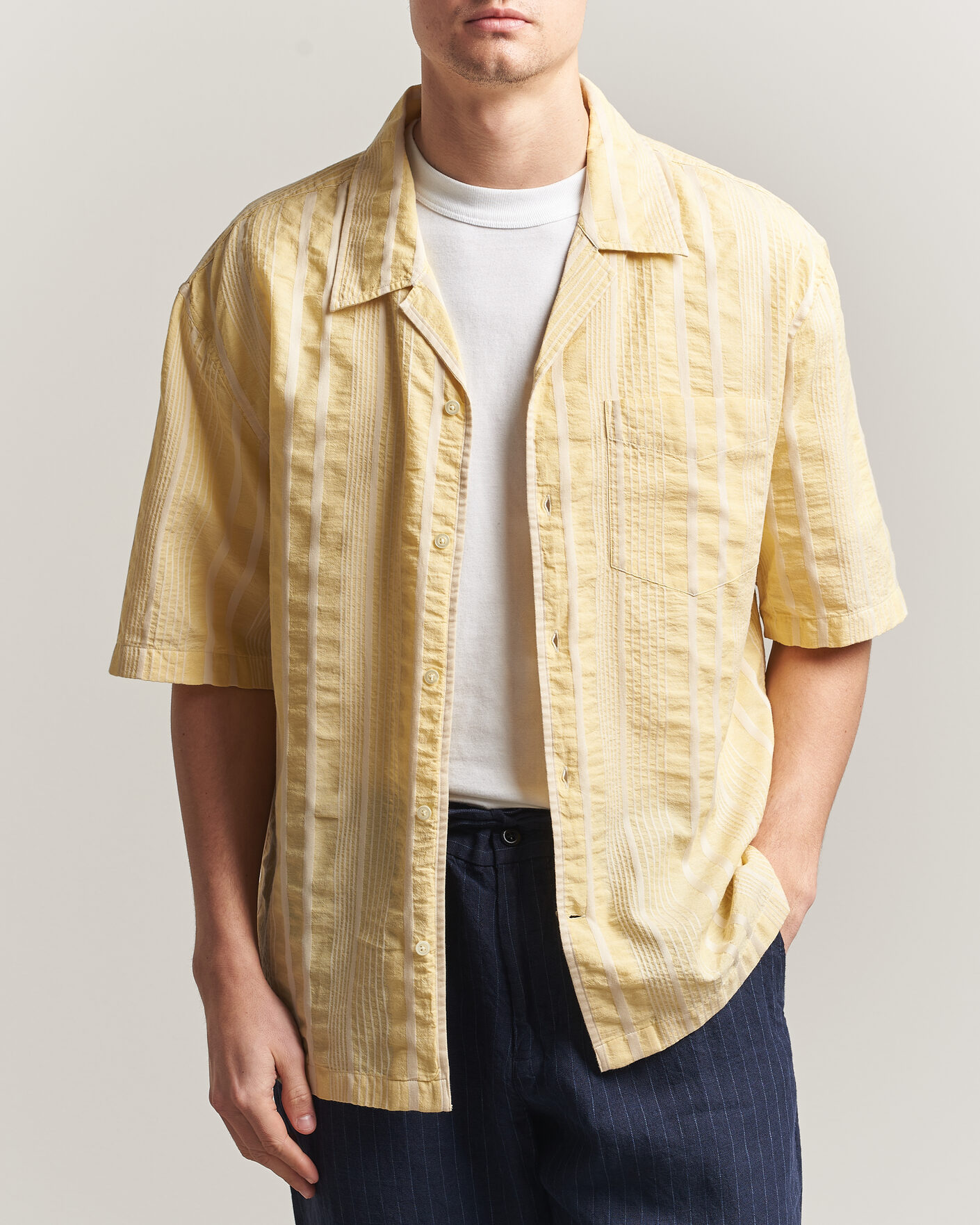 Herre | Skjorter | Gant | Relaxed Fit Seersucker Camp Collar Shirt Light Mustard Yellow