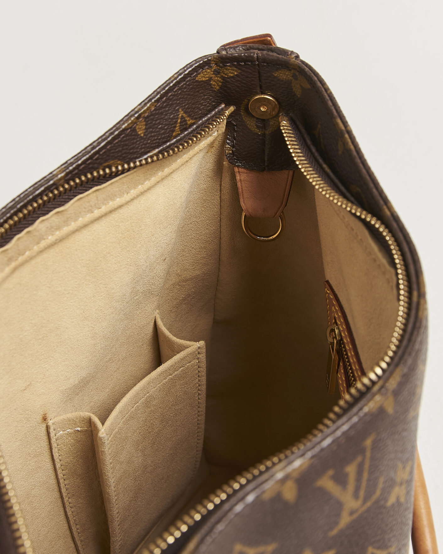 Herre | Pre-Owned & Vintage Bags | Louis Vuitton Pre-Owned | Looping Handbag GM Monogram