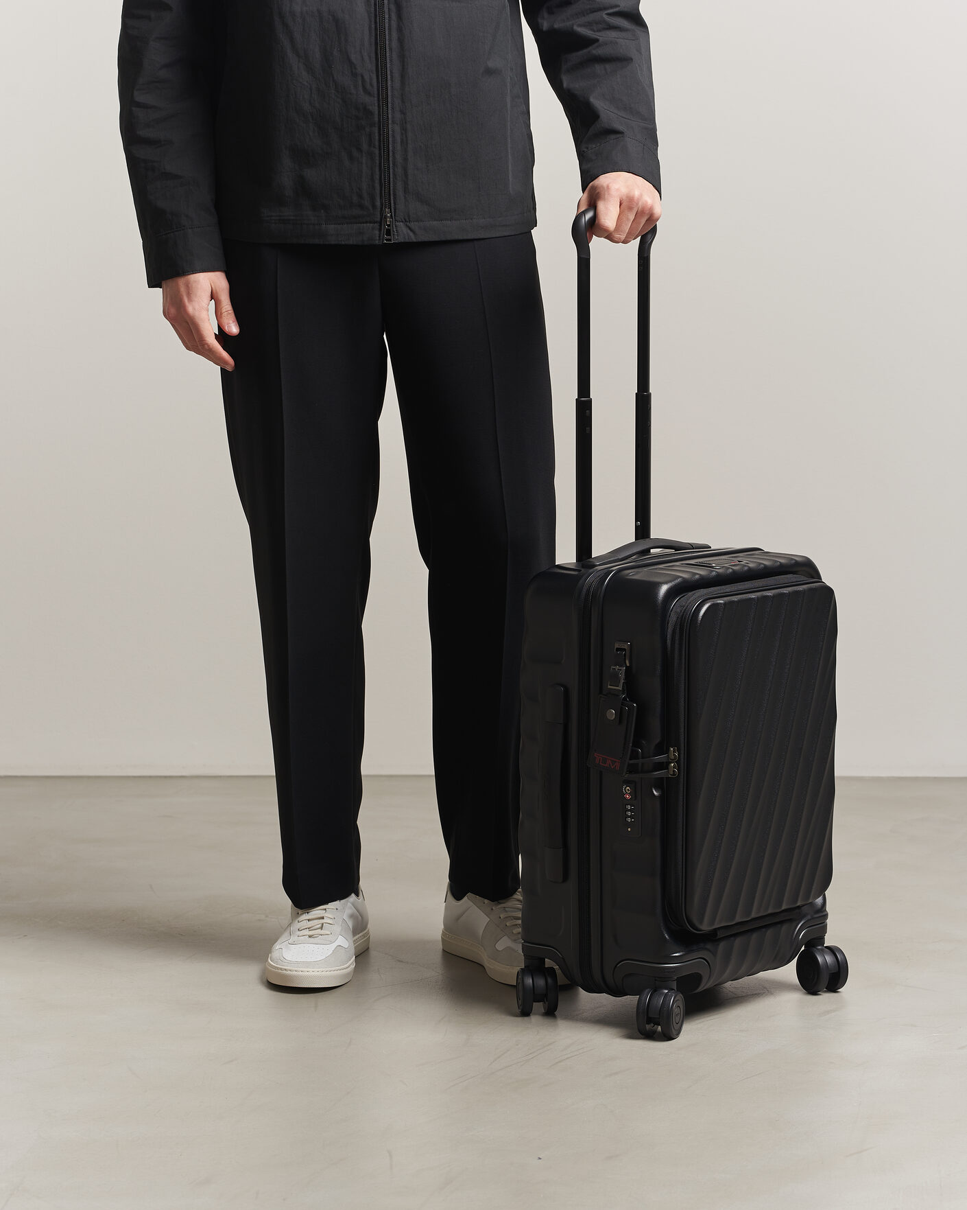 Herre | Tasker | TUMI | 19 Degree Carry-on Front Access Trolley Black