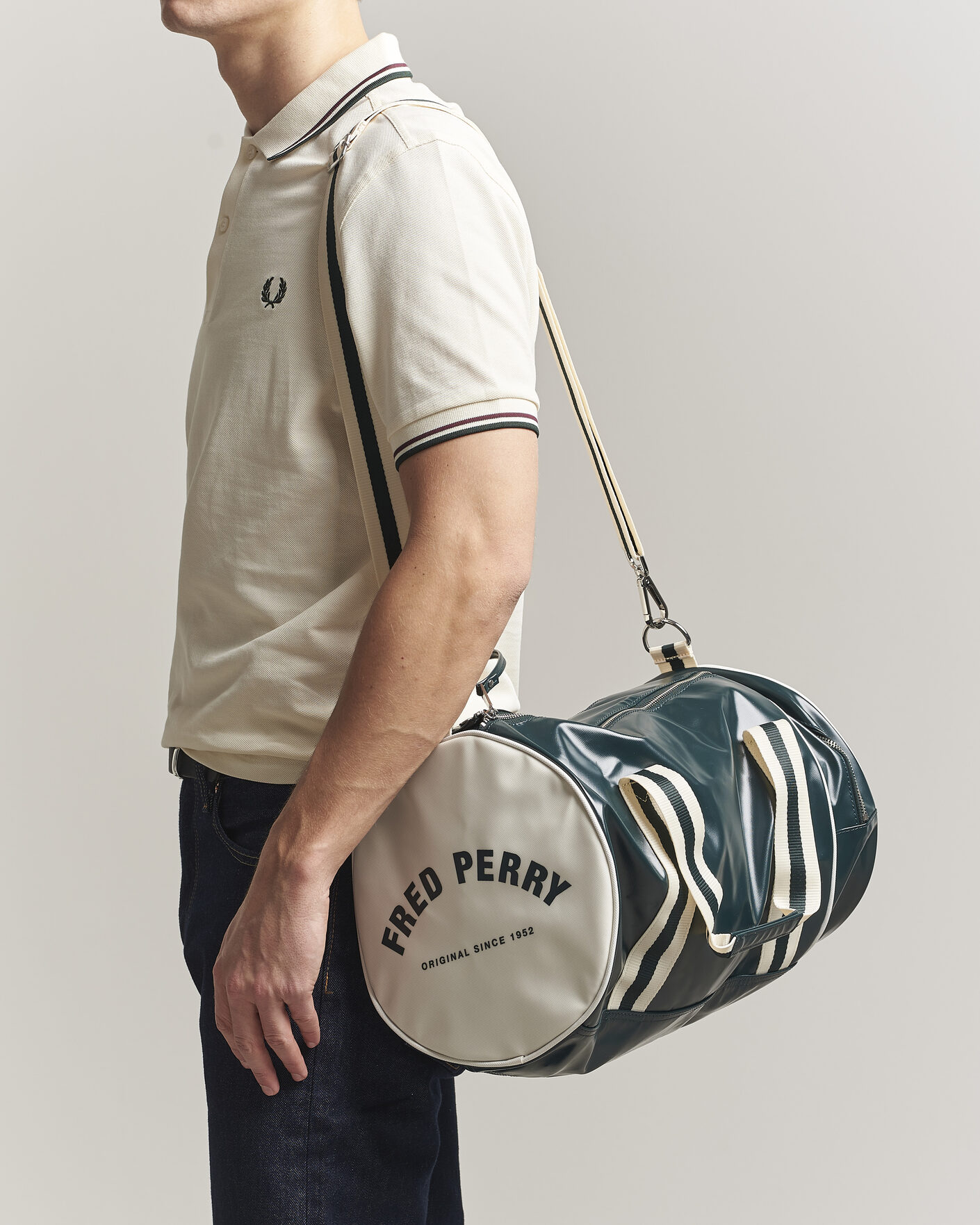 Herre | Tasker | Fred Perry | Classic Barrel Bag Grassroots Green/Ecru