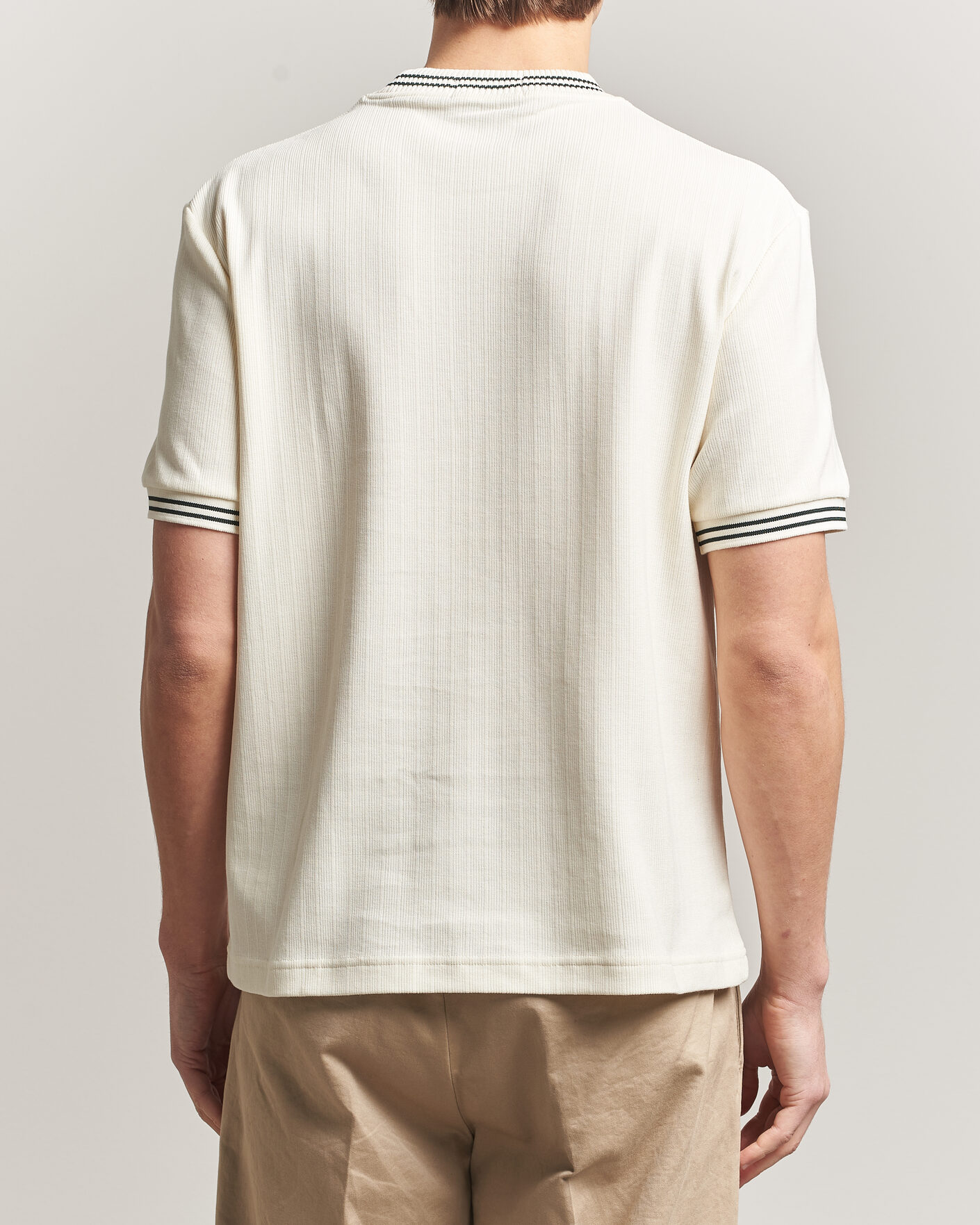 Herre | T-Shirts | Fred Perry | Rib Knitted T-Shirt Ecru