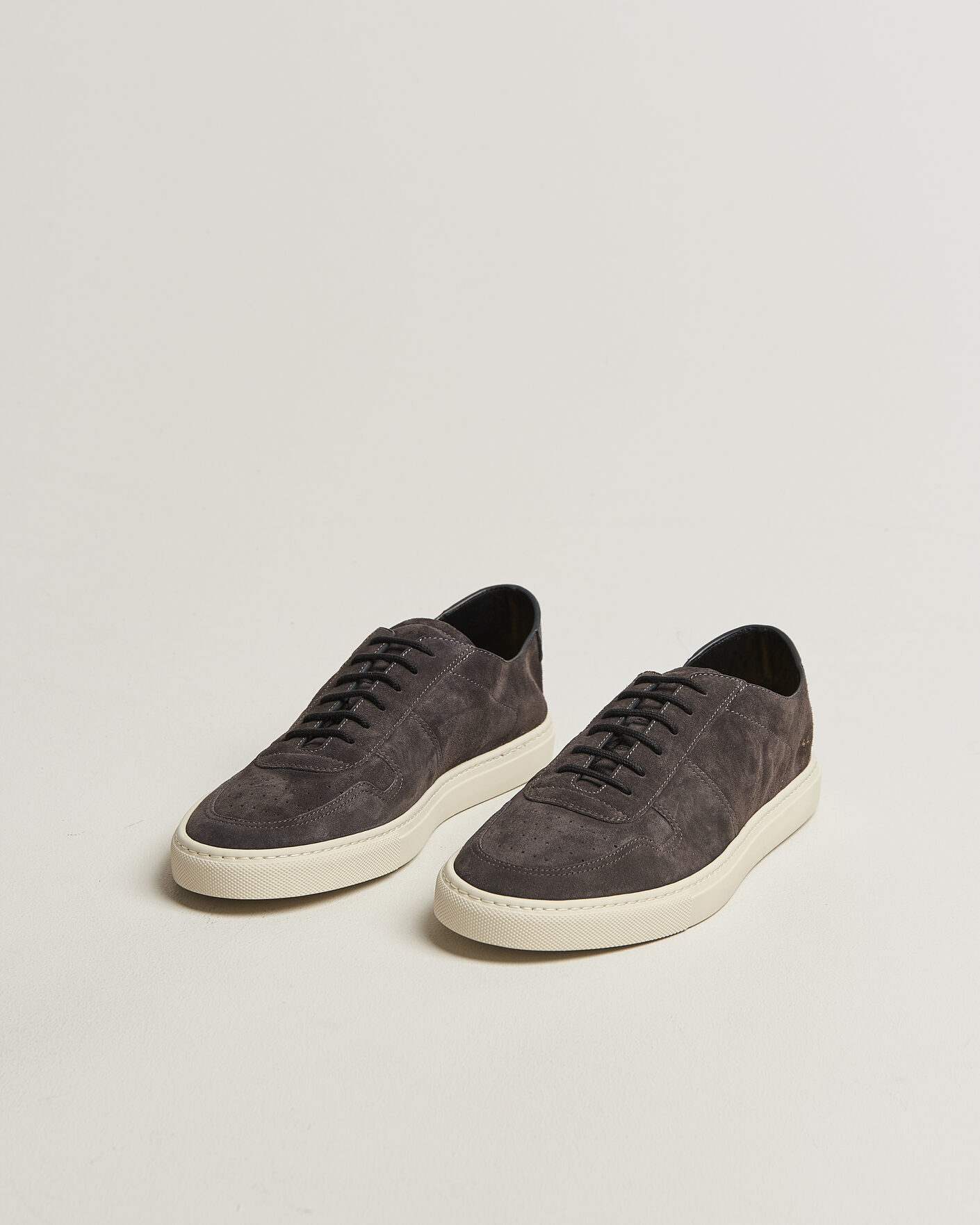 Herre | Sneakers | Common Projects | BBall Slim Deconstructed Suede Sneaker Off Black