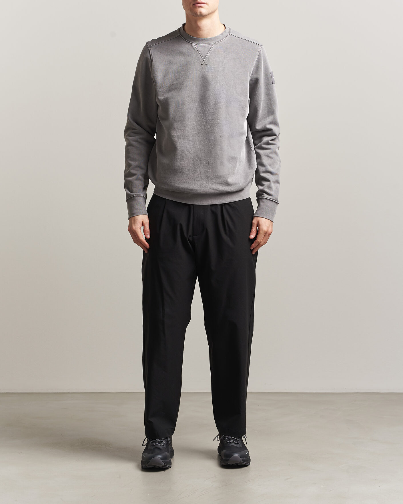 Herre | Trøjer | Sail Racing | Wind Pigment Dyed Sweatshirt Frost Grey