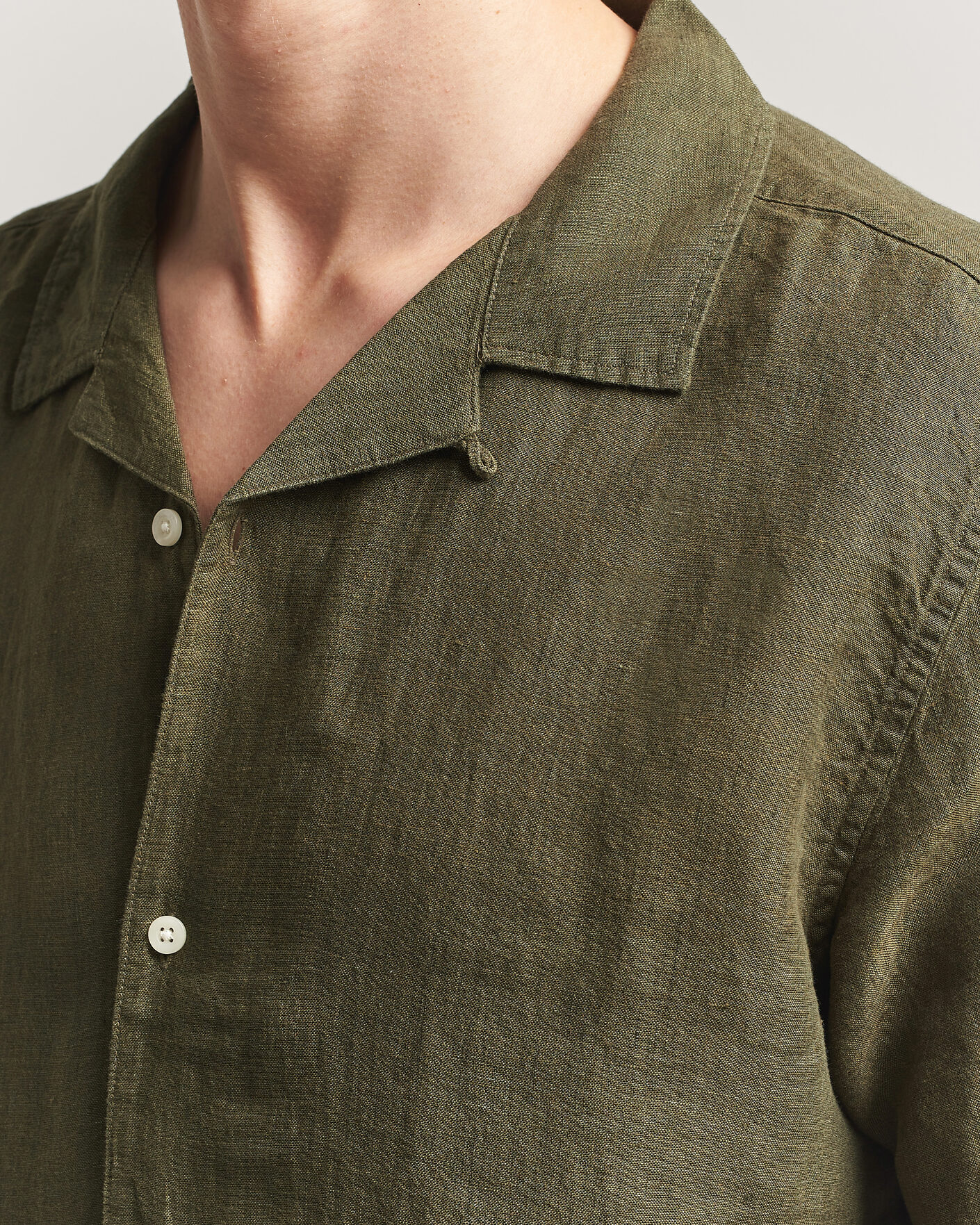 Herre | Skjorter | KnowledgeCotton Apparel | Short Sleeve Linen Resort Shirt Burnt Olive