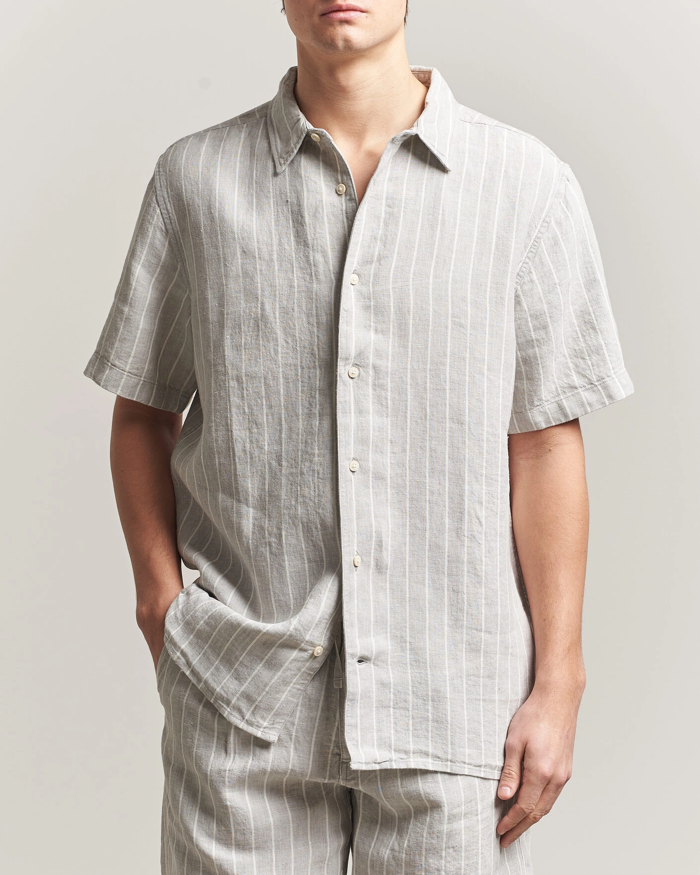Herre | Skjorter | KnowledgeCotton Apparel | Striped Linen Resort Shirt Grey