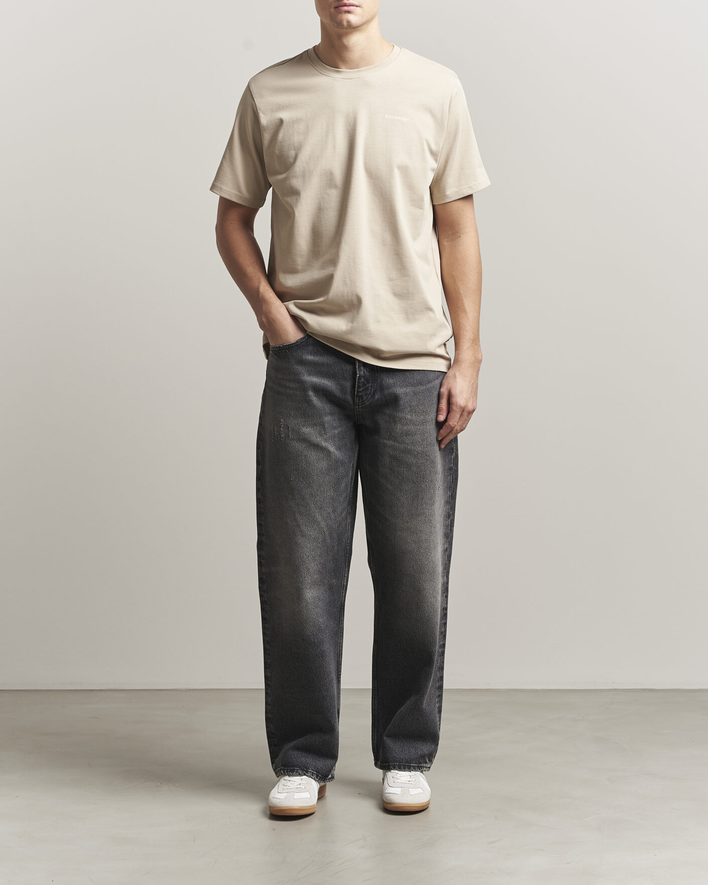 Herre | T-Shirts | KnowledgeCotton Apparel | Back Print T-Shirt Light Feather Grey