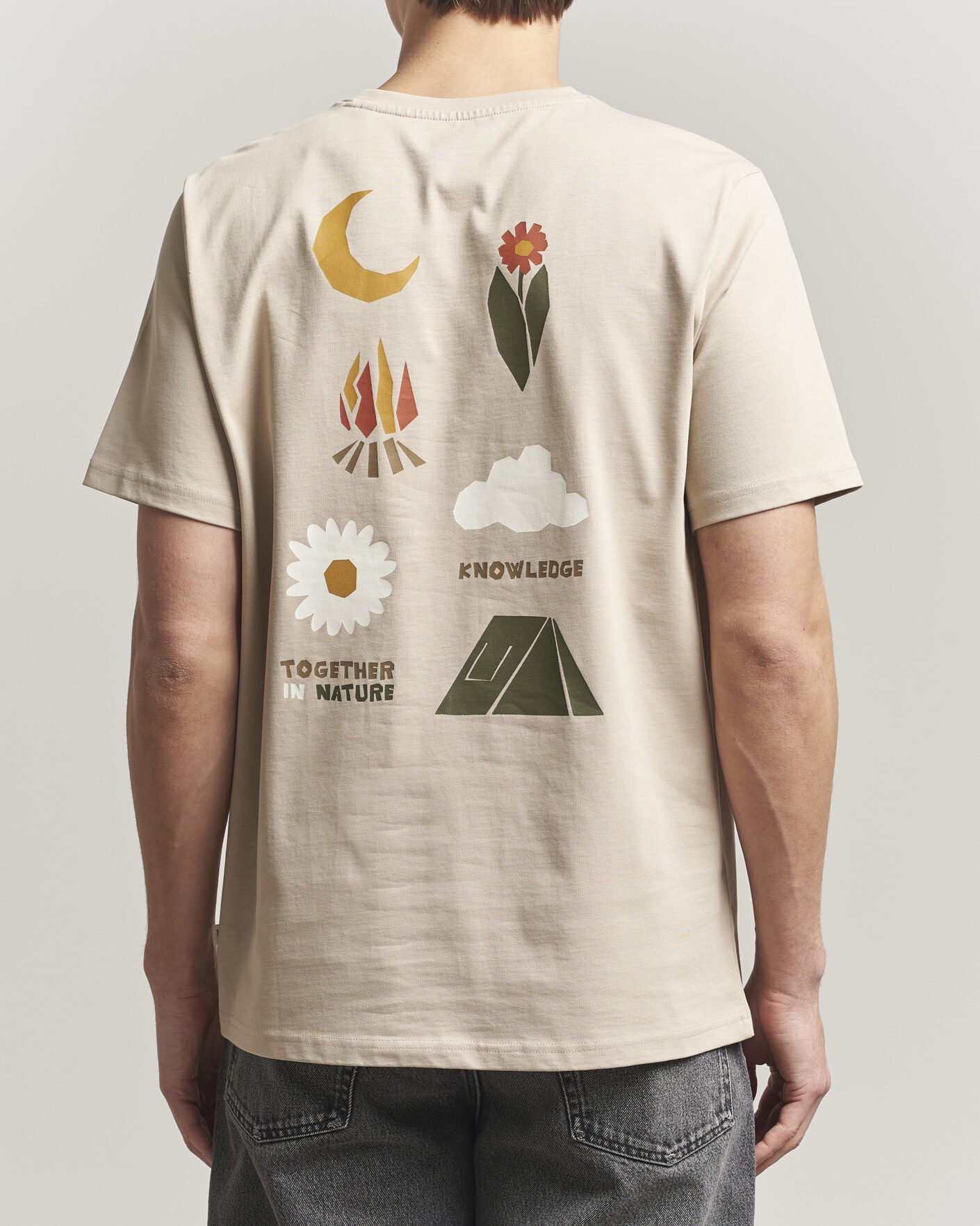 Herre | T-Shirts | KnowledgeCotton Apparel | Back Print T-Shirt Light Feather Grey