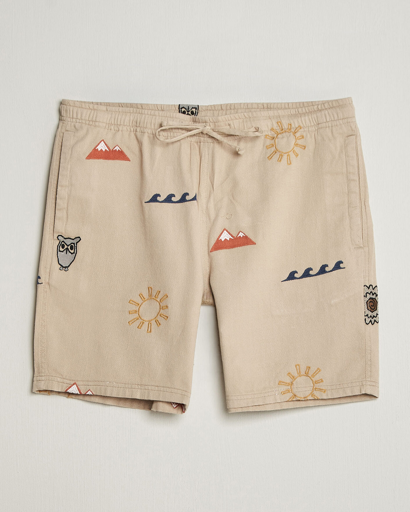 Herre | Shorts | KnowledgeCotton Apparel | Loose Embroidery Shorts Light Feather Grey