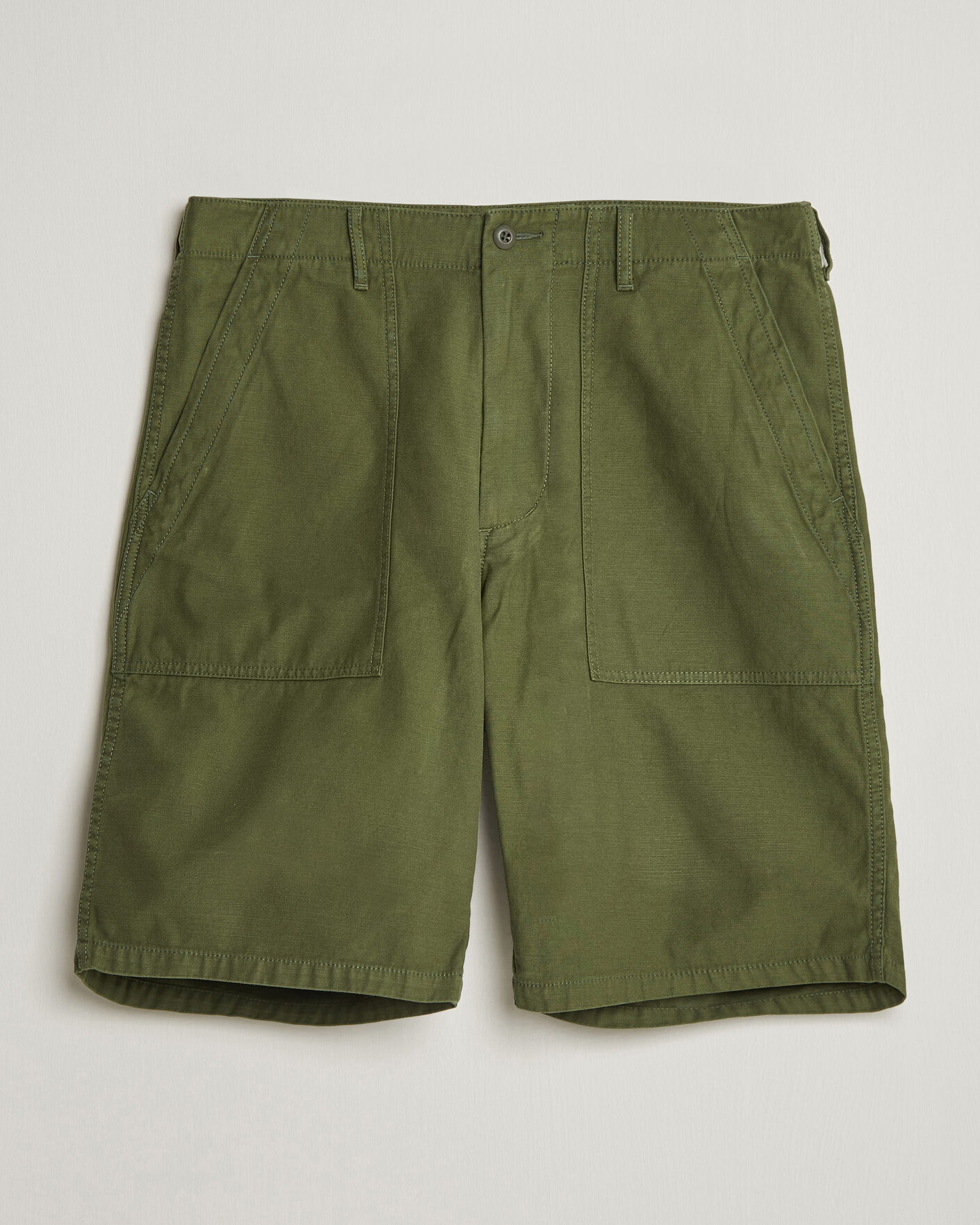 Herre | Shorts | BEAMS PLUS | MIL Utility Sateen Shorts Olive