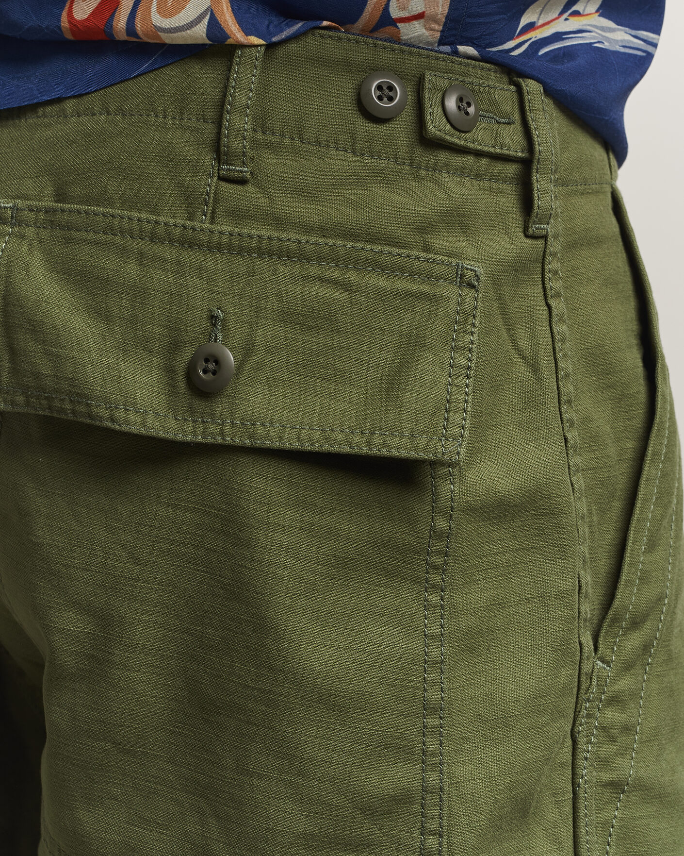 Herre | Shorts | BEAMS PLUS | MIL Utility Sateen Shorts Olive