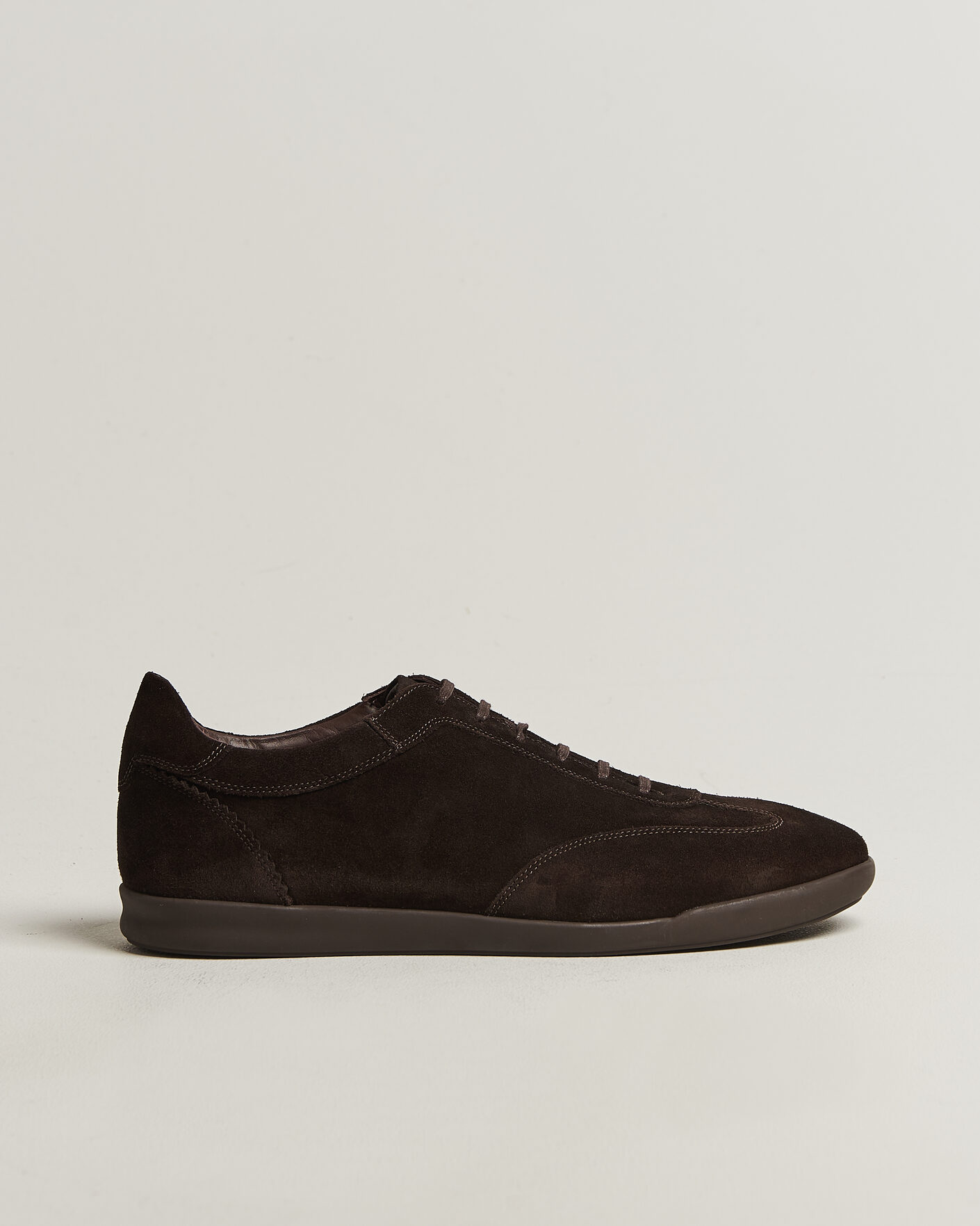 Herre | Sneakers | Loake Shoemakers | Mayfair Suede Dress Sneaker Dark Brown