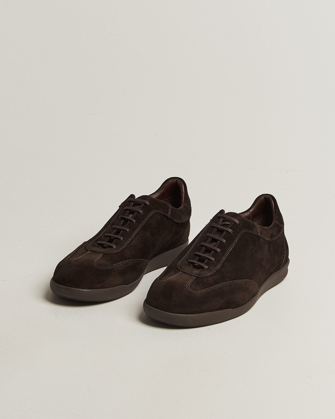 Herre | Sneakers | Loake Shoemakers | Mayfair Suede Dress Sneaker Dark Brown