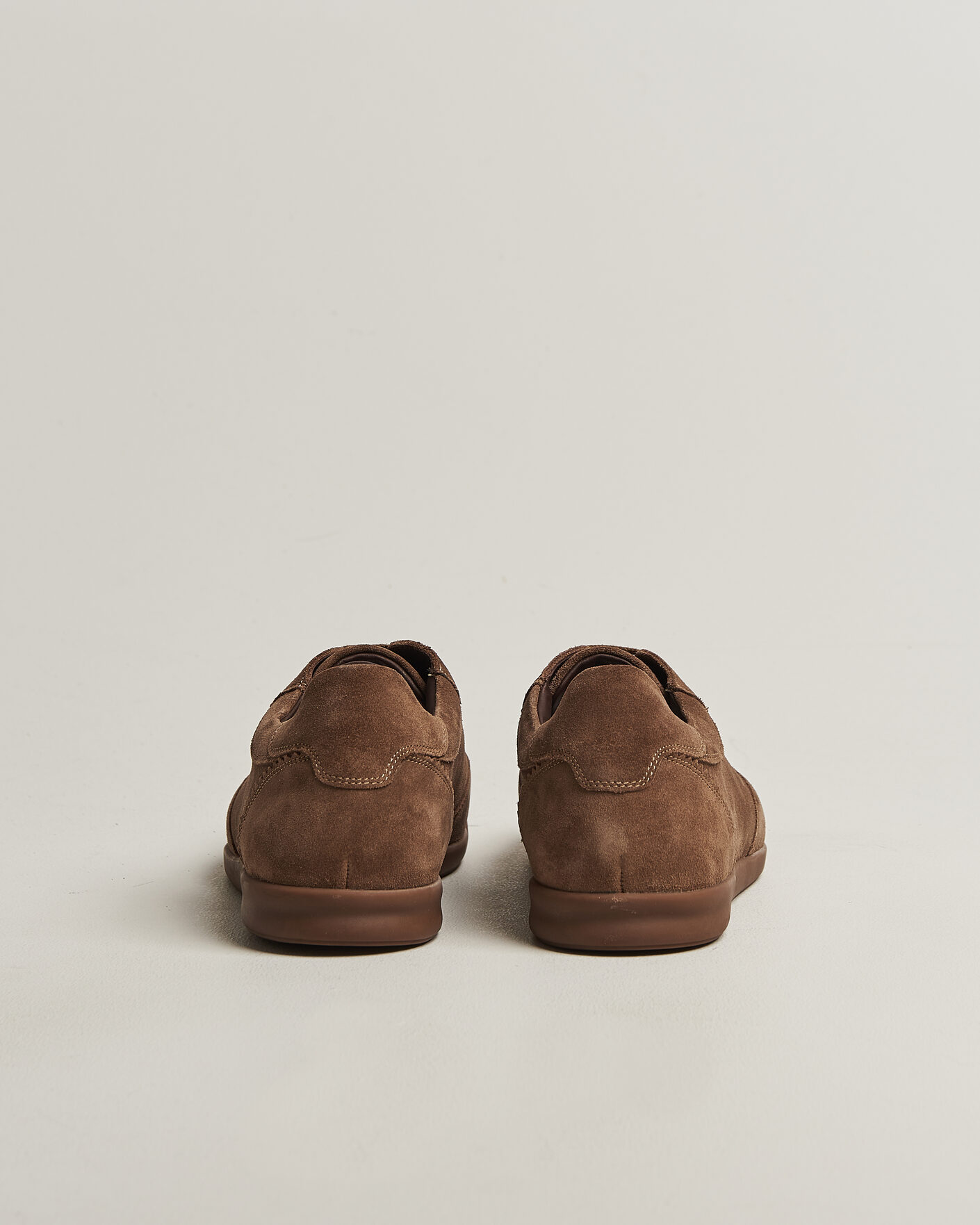 Herre | Sneakers | Loake Shoemakers | Mayfair Suede Dress Sneaker Flint