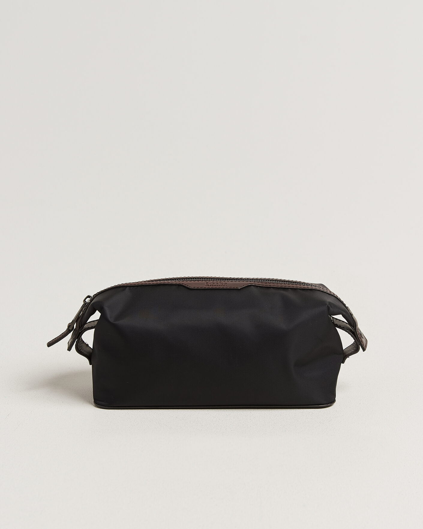 Herre | Tasker | Loake Shoemakers | Welland Nylon/Leather Washbag Black