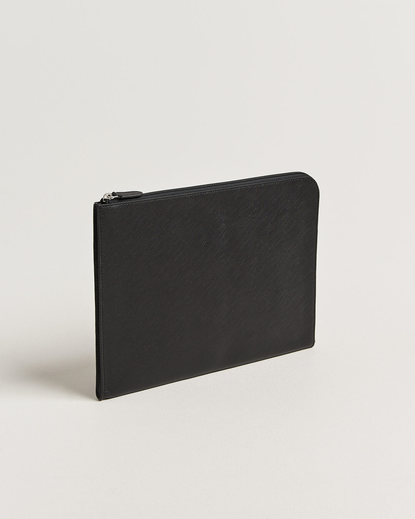 Herre | Tasker | Loake Shoemakers | Gresham Grain Leather Laptop Cover Black