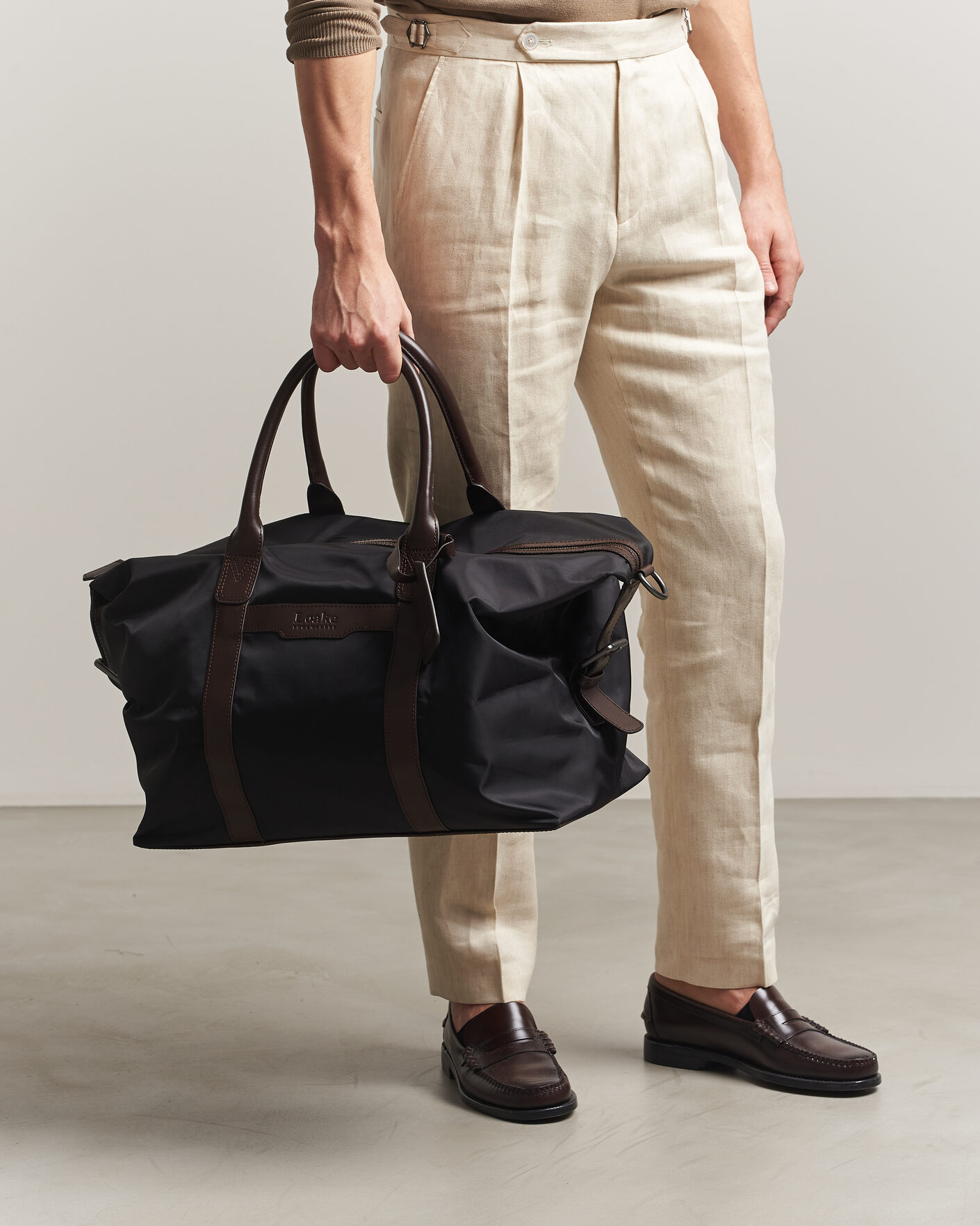 Herre | Tasker | Loake Shoemakers | Gower Nylon/Leather Holdall Black