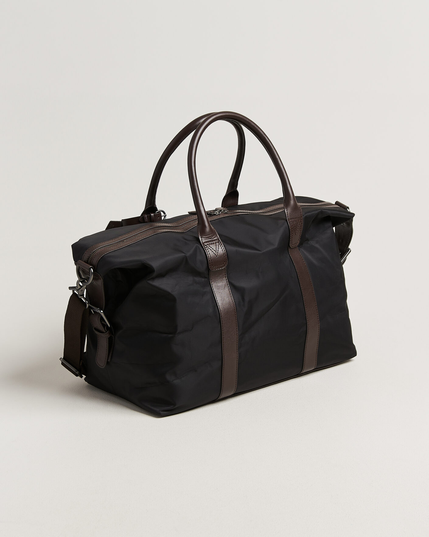 Herre | Tasker | Loake Shoemakers | Gower Nylon/Leather Holdall Black