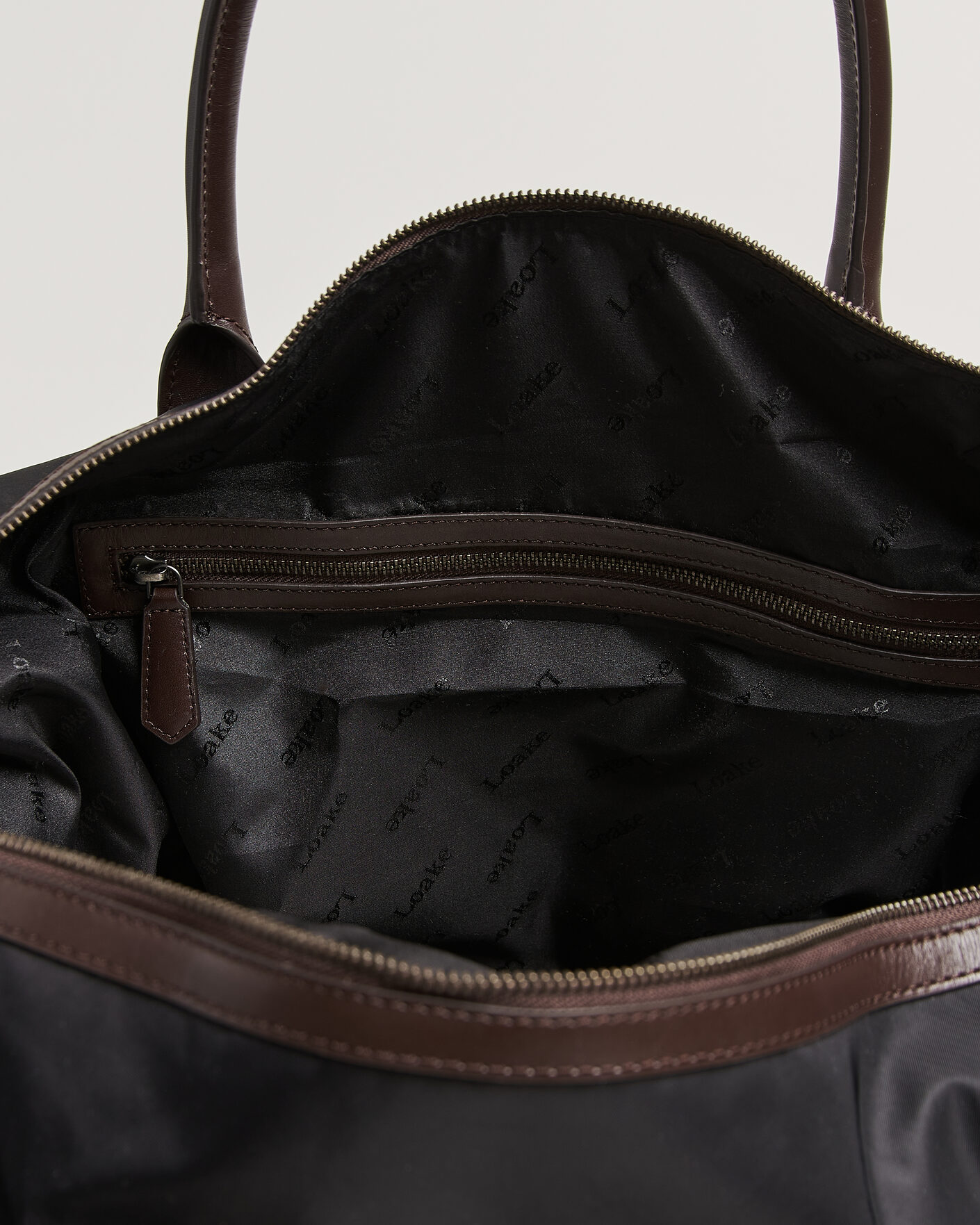 Herre | Tasker | Loake Shoemakers | Gower Nylon/Leather Holdall Black