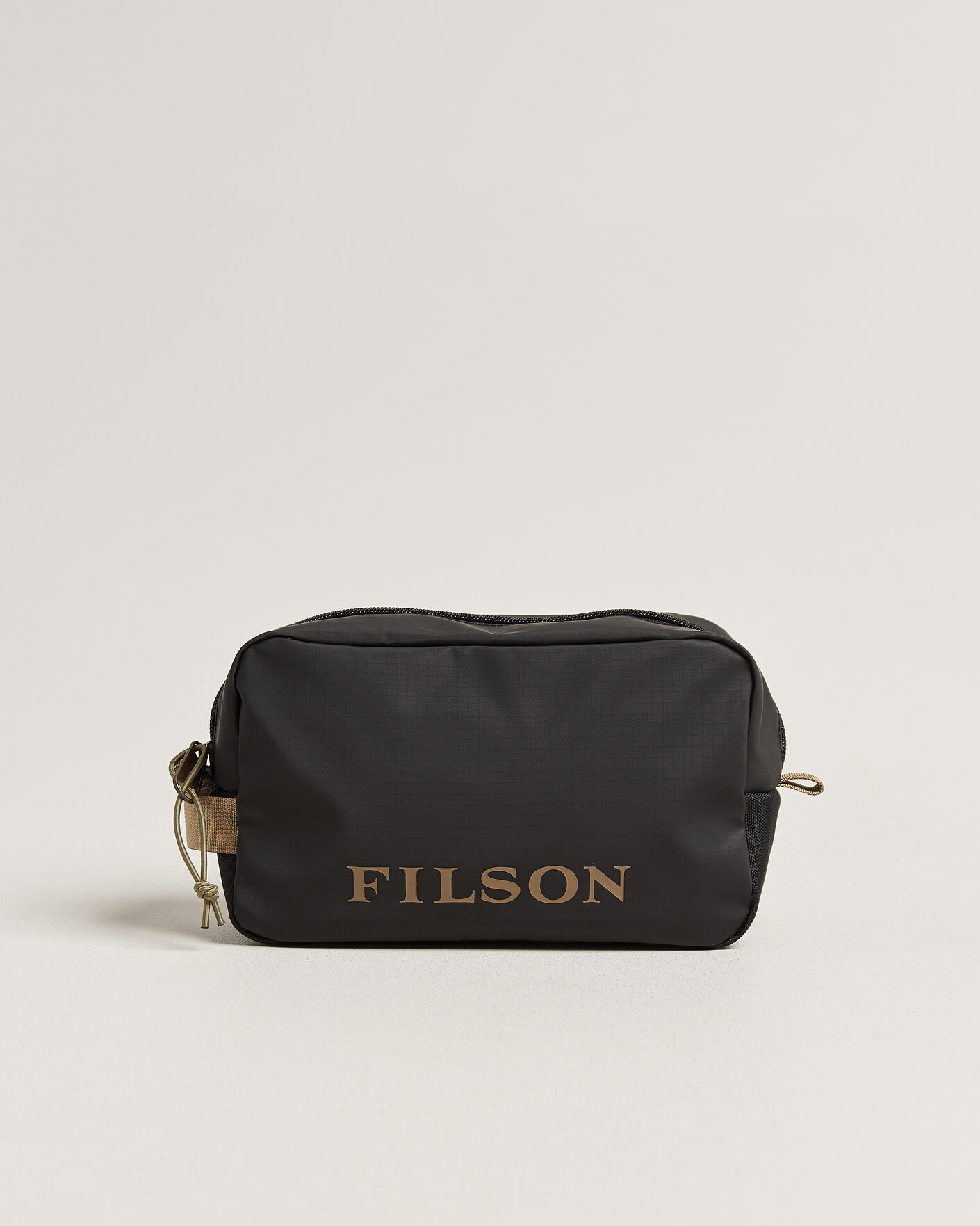 Herre | Tasker | Filson | All Weather Travel Pack Black
