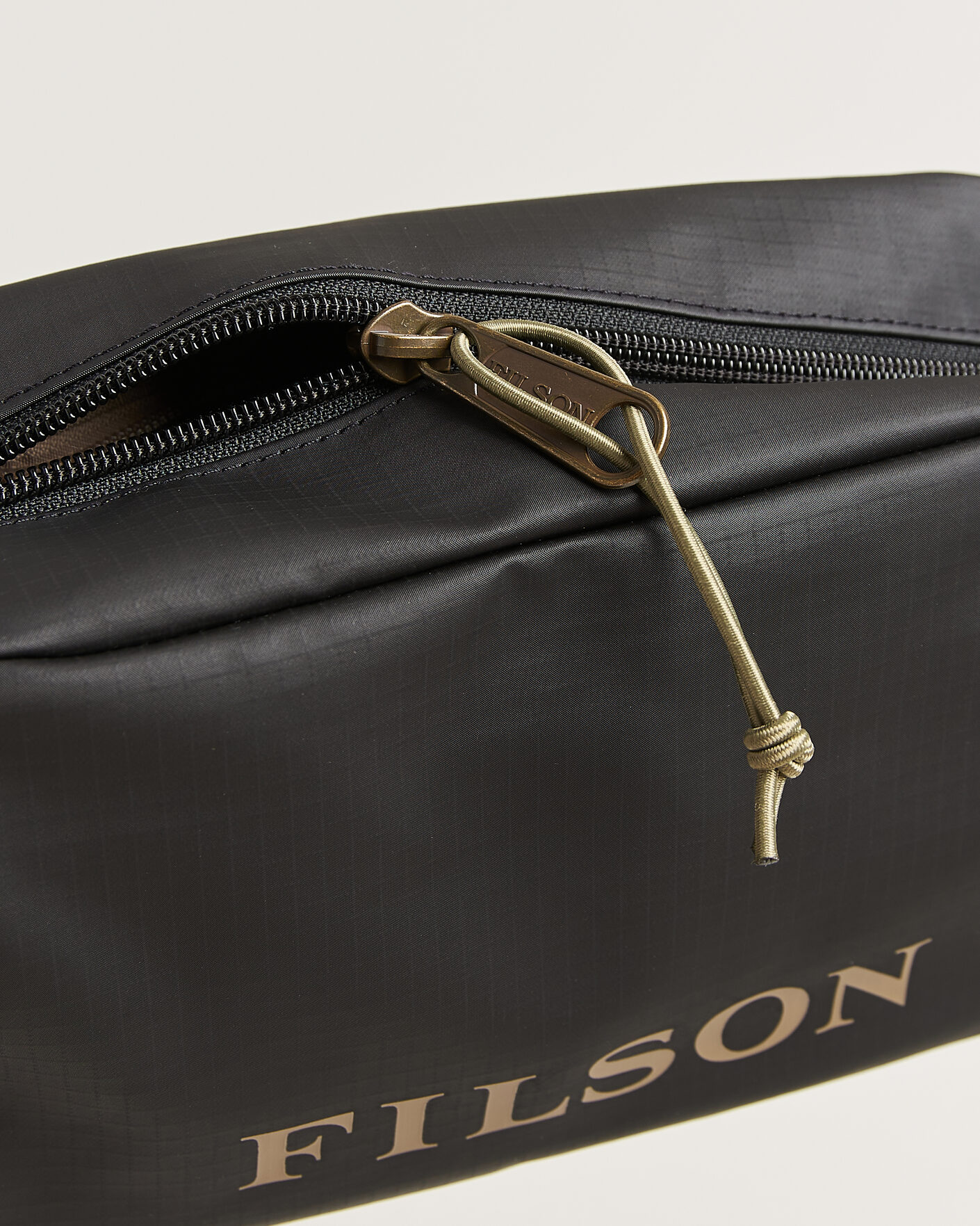 Herre | Tasker | Filson | All Weather Travel Pack Black